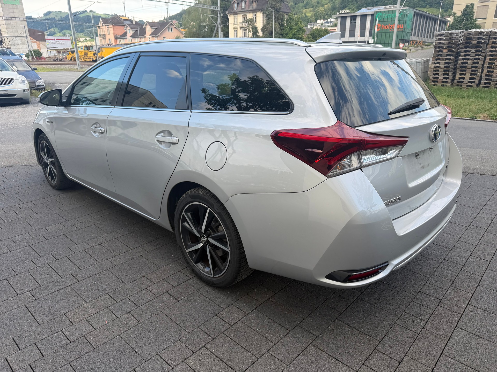 TOYOTA Auris Touring Sports 1.8 HSD Luna e-CVT-image-5