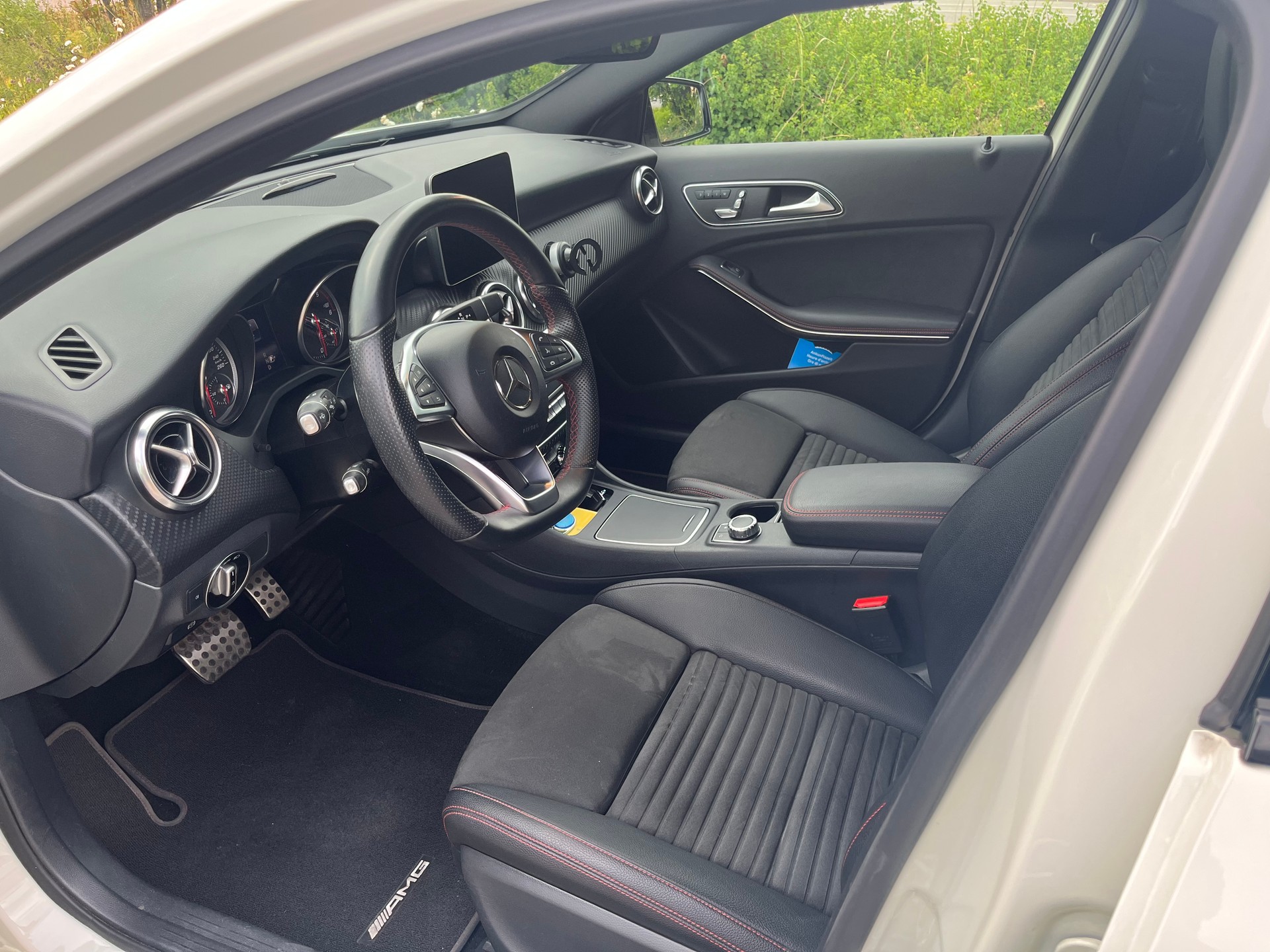 MERCEDES-BENZ A 220 d AMG Line 4m-image-6