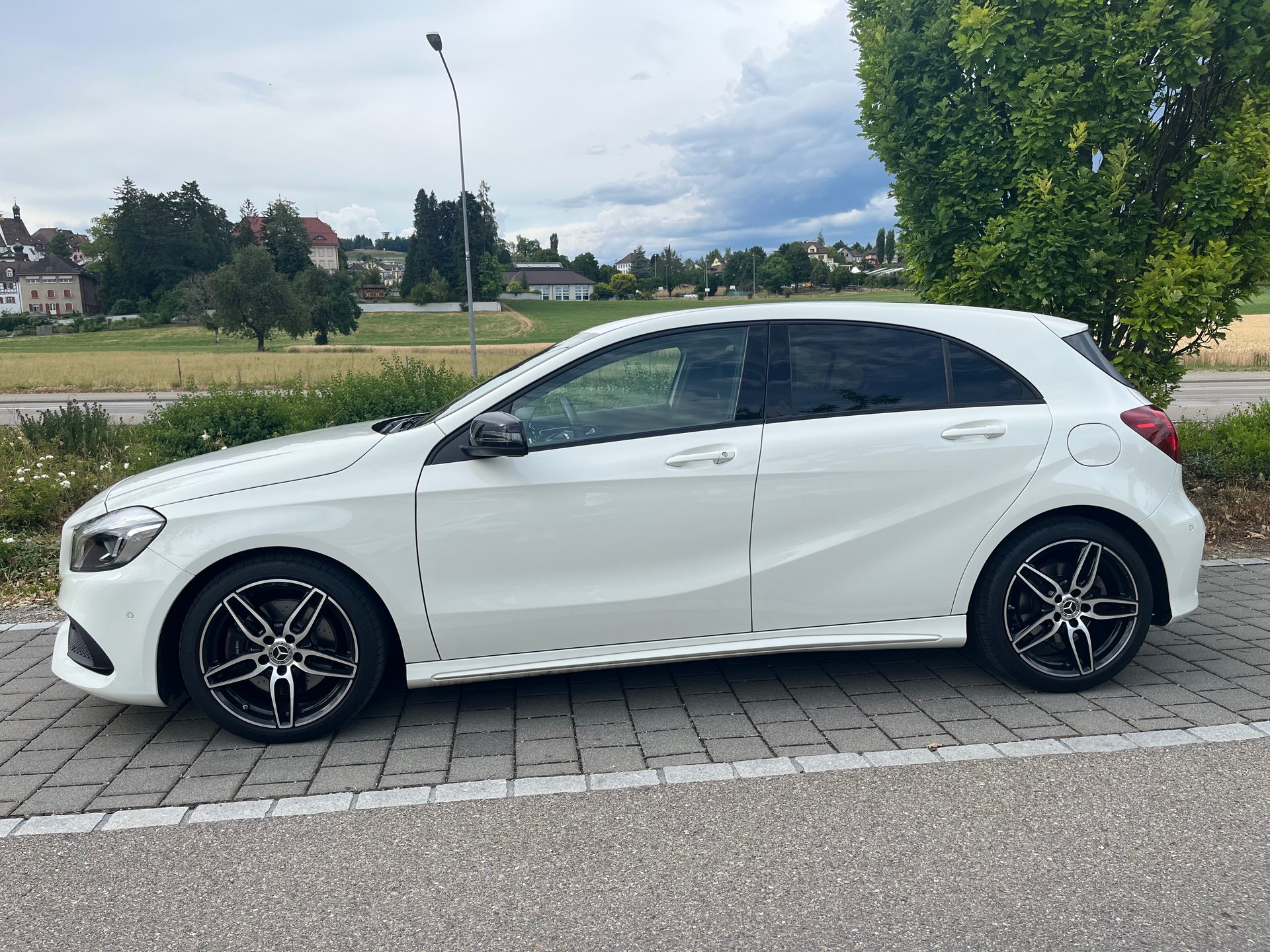 MERCEDES-BENZ A 220 d AMG Line 4m-image-2