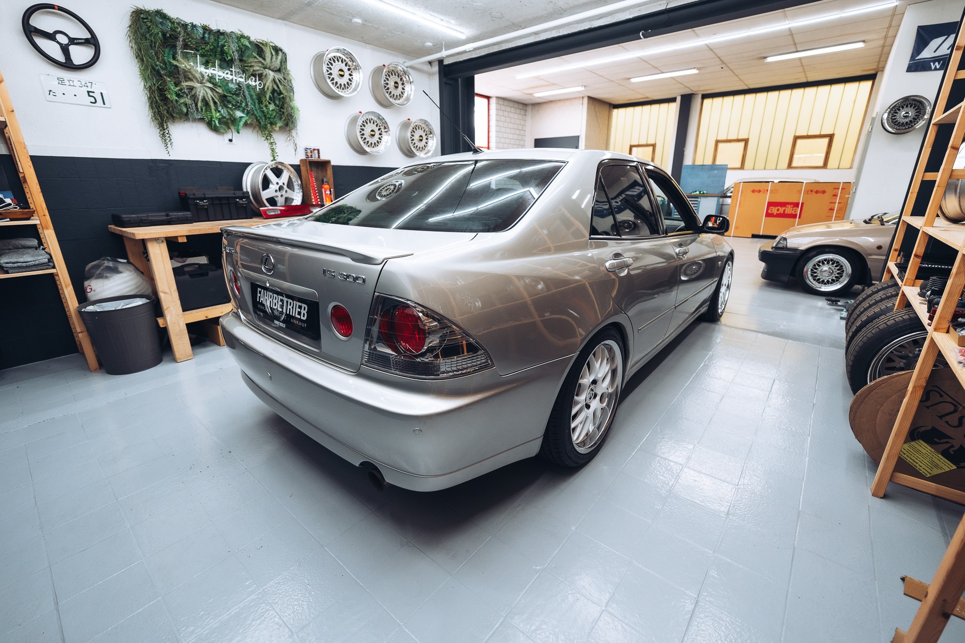LEXUS IS 300-image-6