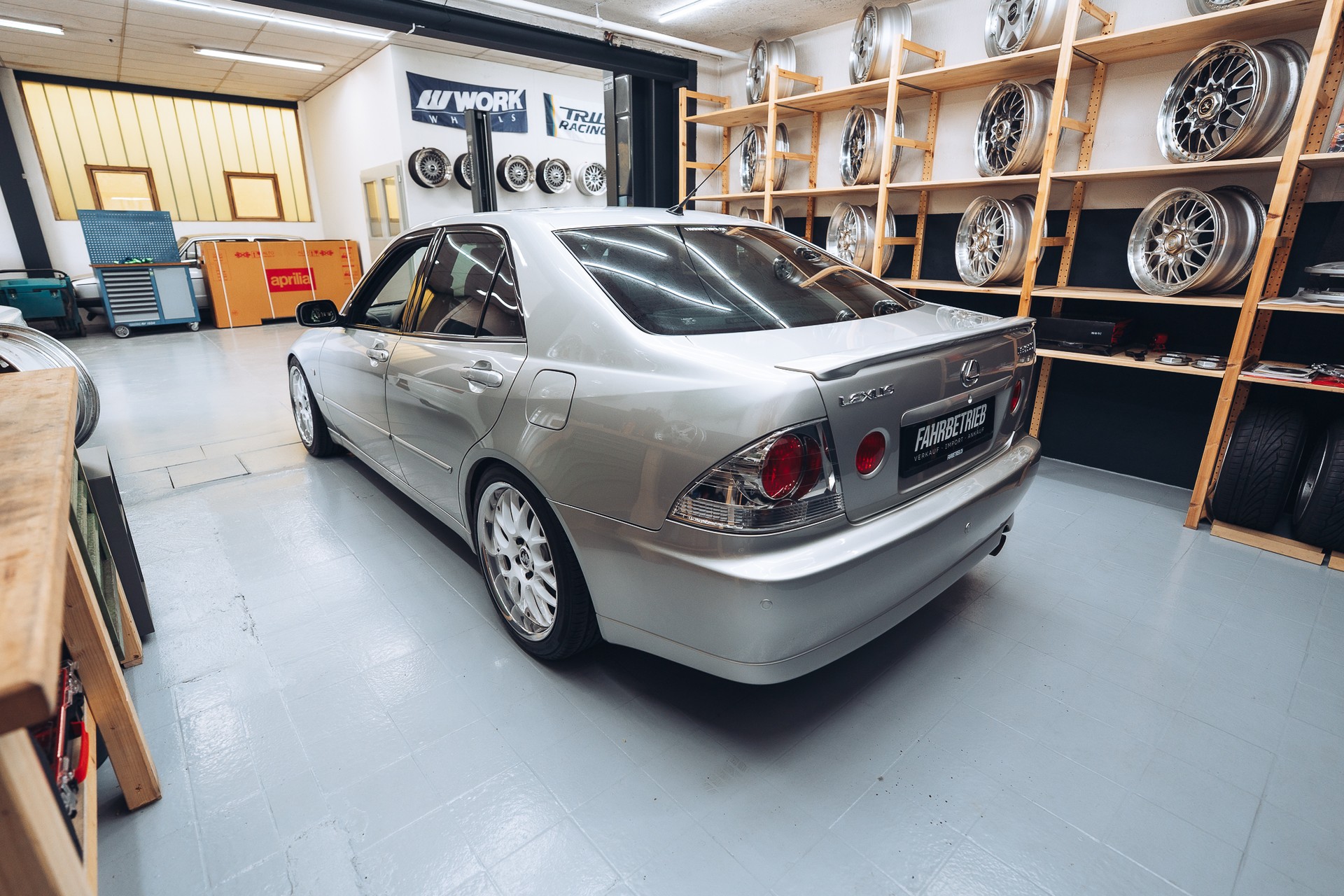LEXUS IS 300-image-8