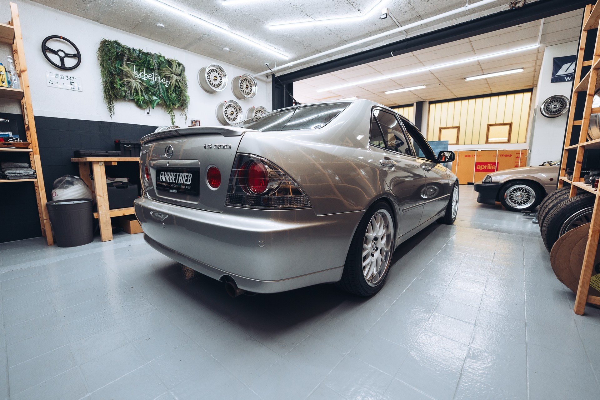 LEXUS IS 300-image-7