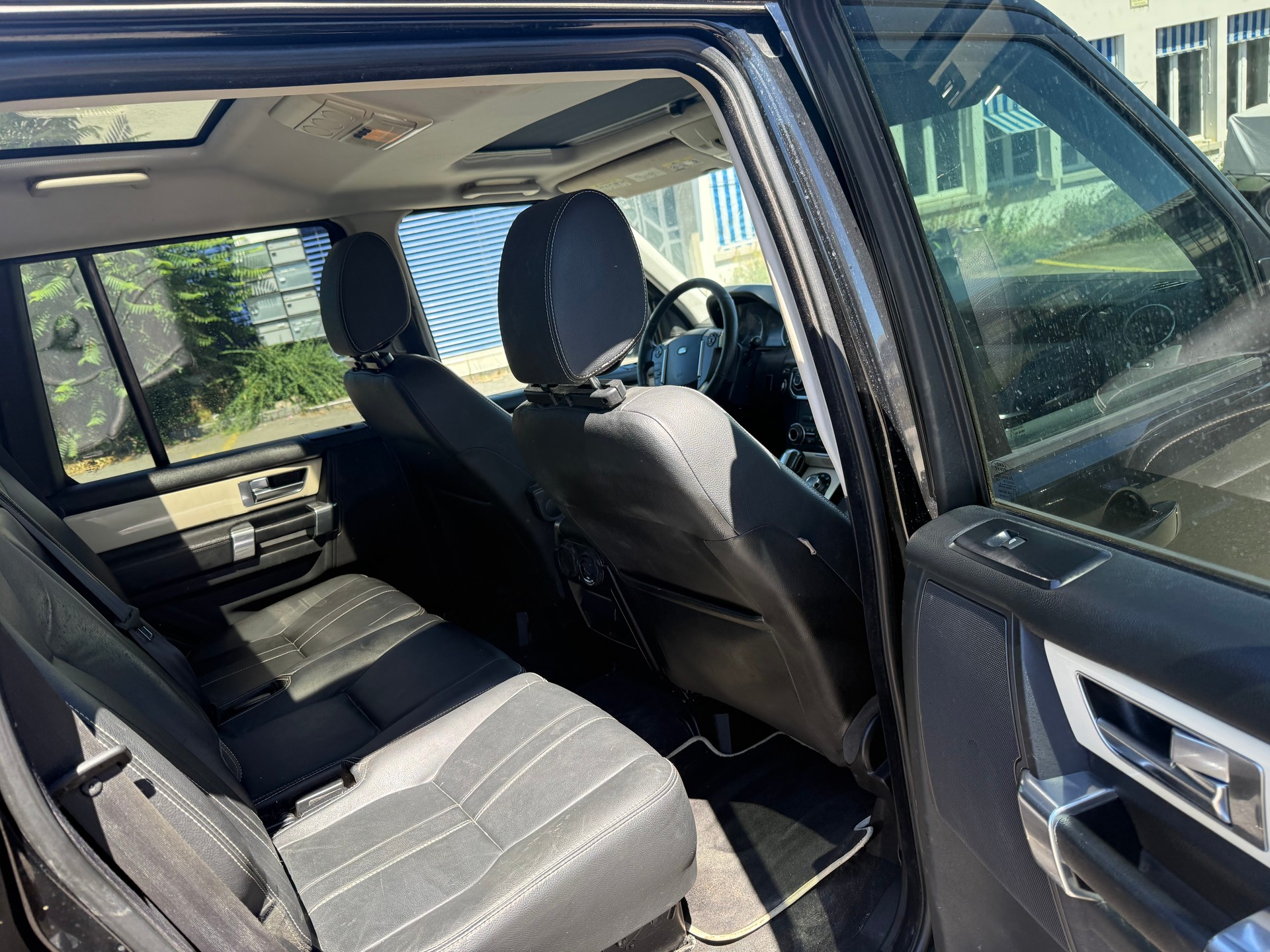 LAND ROVER Discovery 3.0 TDV6 S Automatic-image-8
