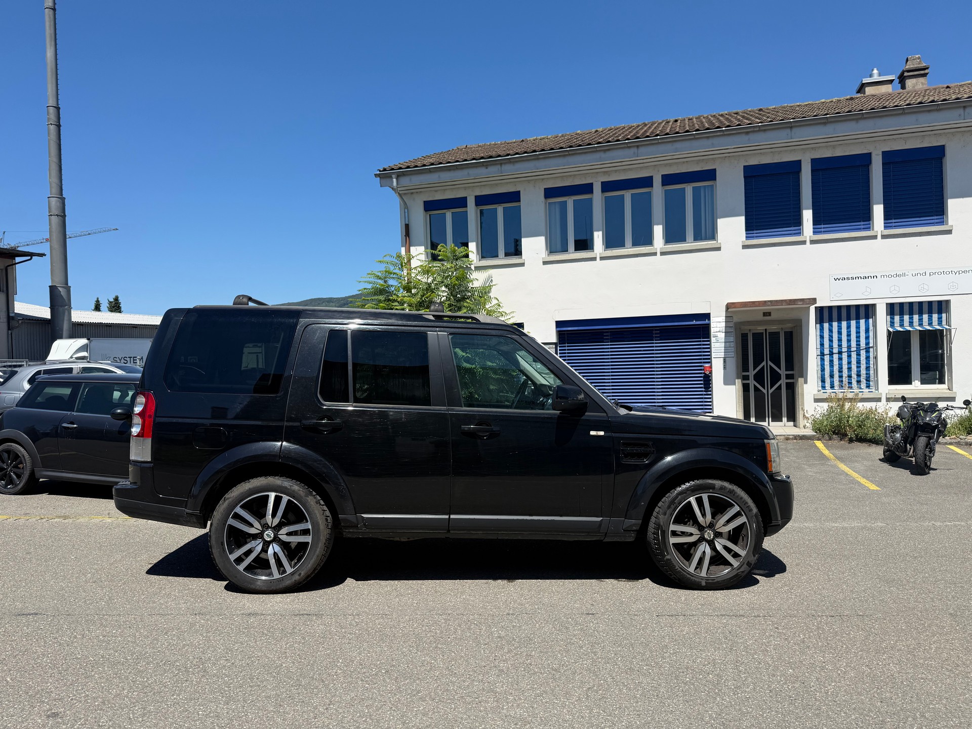LAND ROVER Discovery 3.0 TDV6 S Automatic-image-4