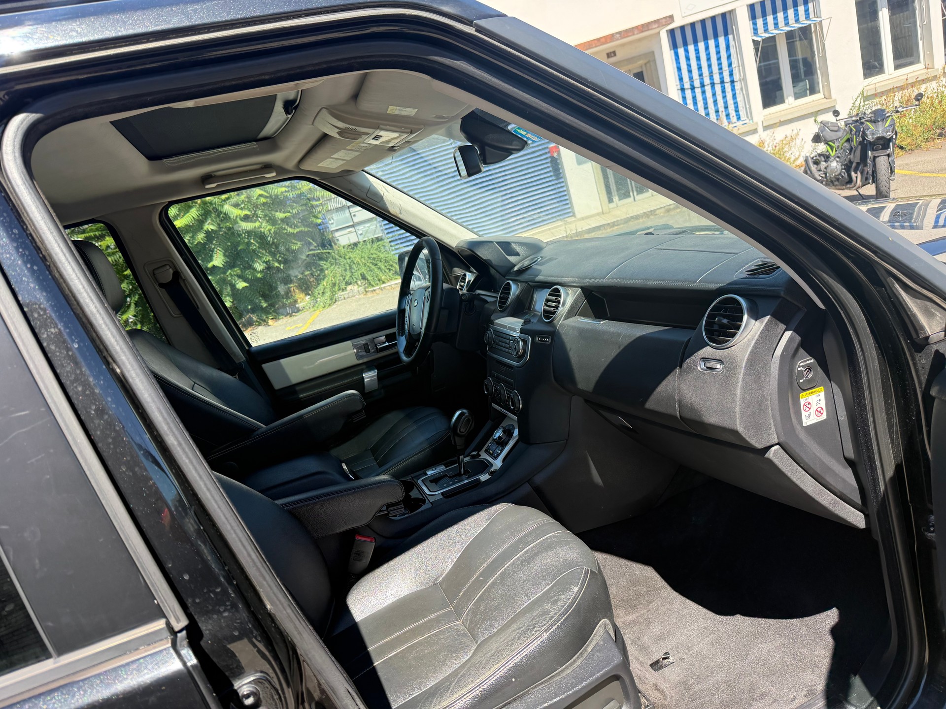 LAND ROVER Discovery 3.0 TDV6 S Automatic-image-10