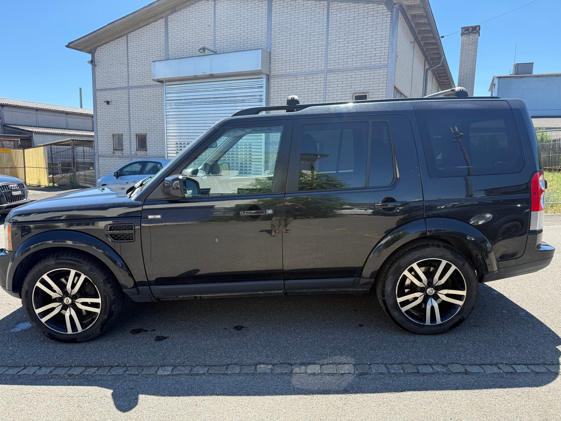 LAND ROVER Discovery 3.0 TDV6 S Automatic-image-3