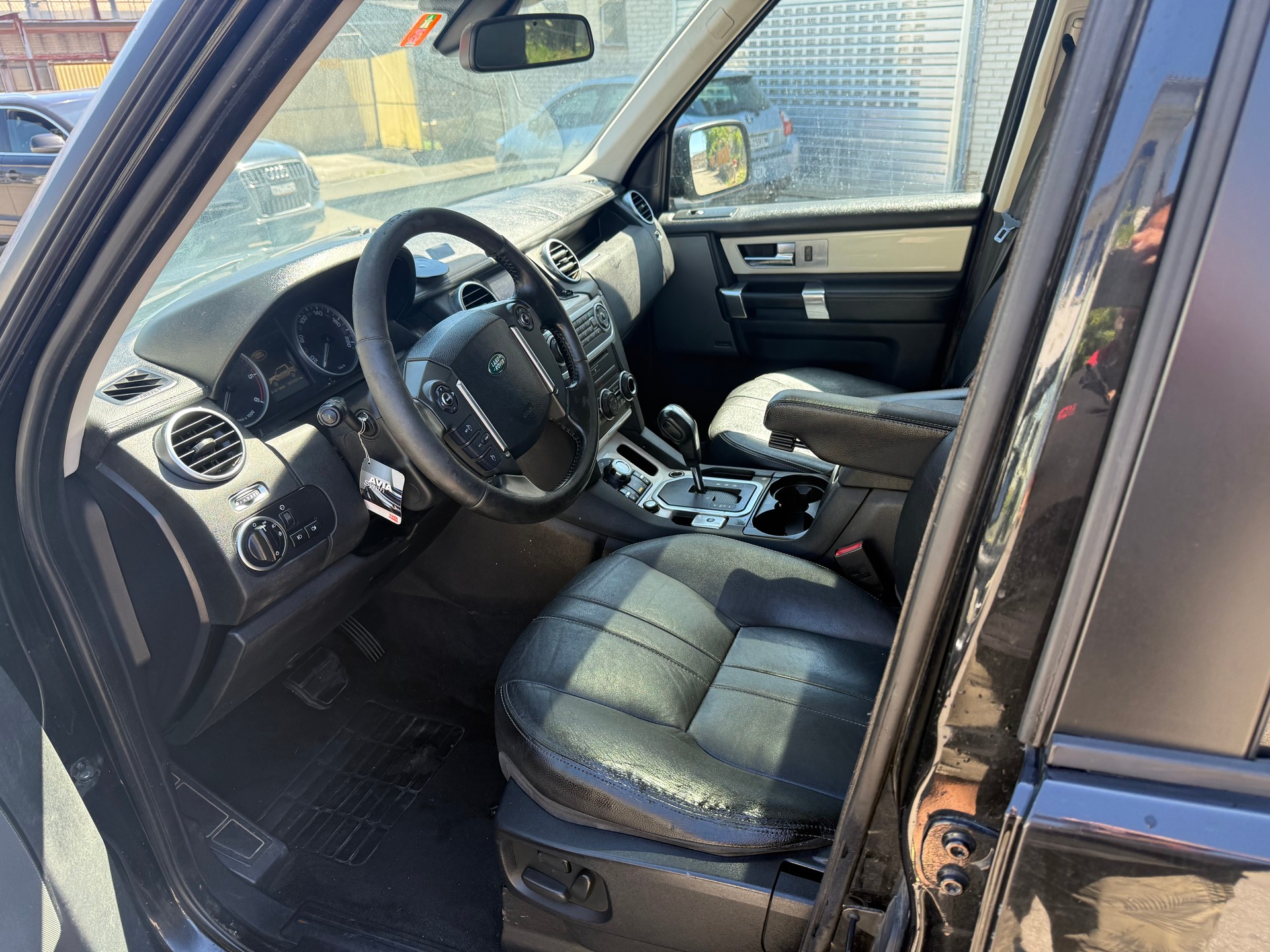 LAND ROVER Discovery 3.0 TDV6 S Automatic-image-9