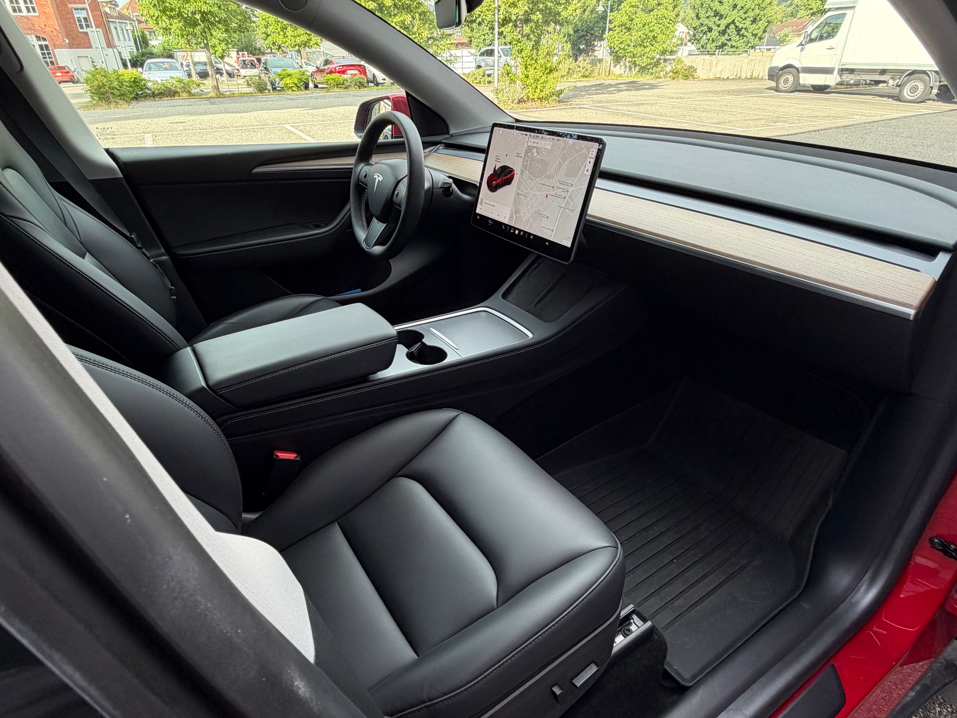 TESLA Long Range AWD-image-8