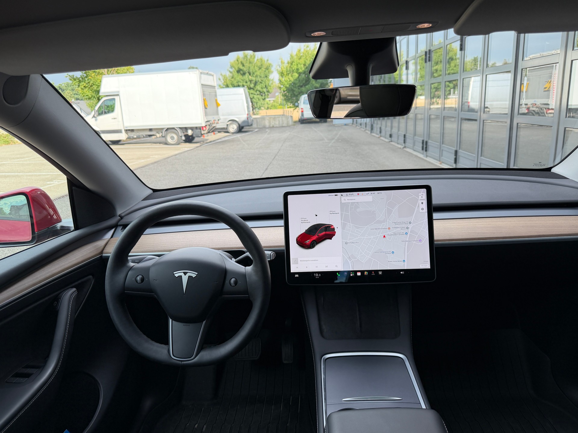 TESLA Long Range AWD-image-10