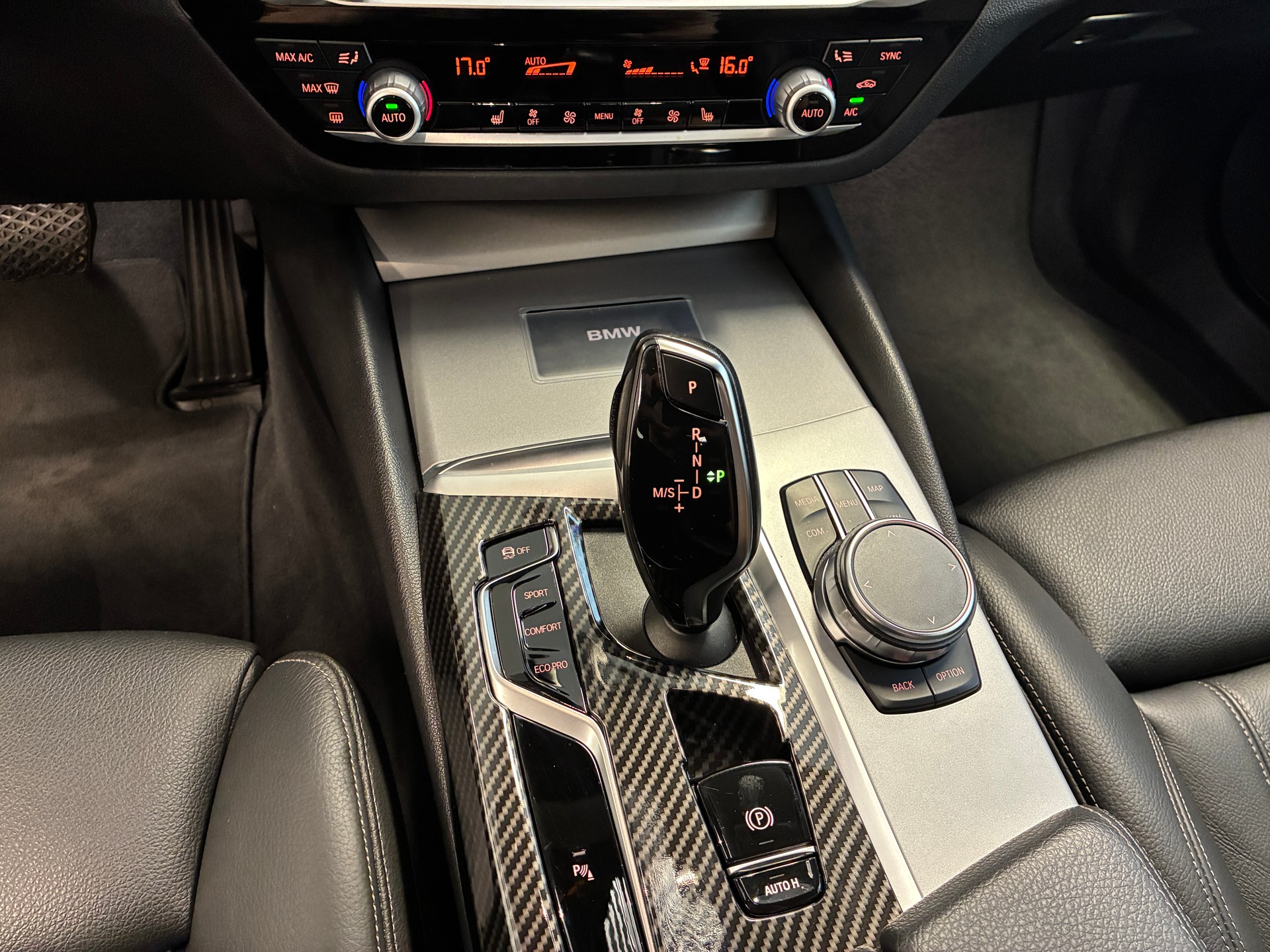 BMW 530d xDrive Touring-image-13