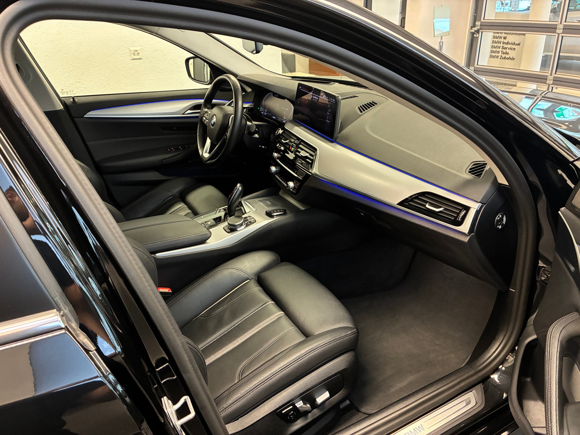 BMW 530d xDrive Touring-image-19