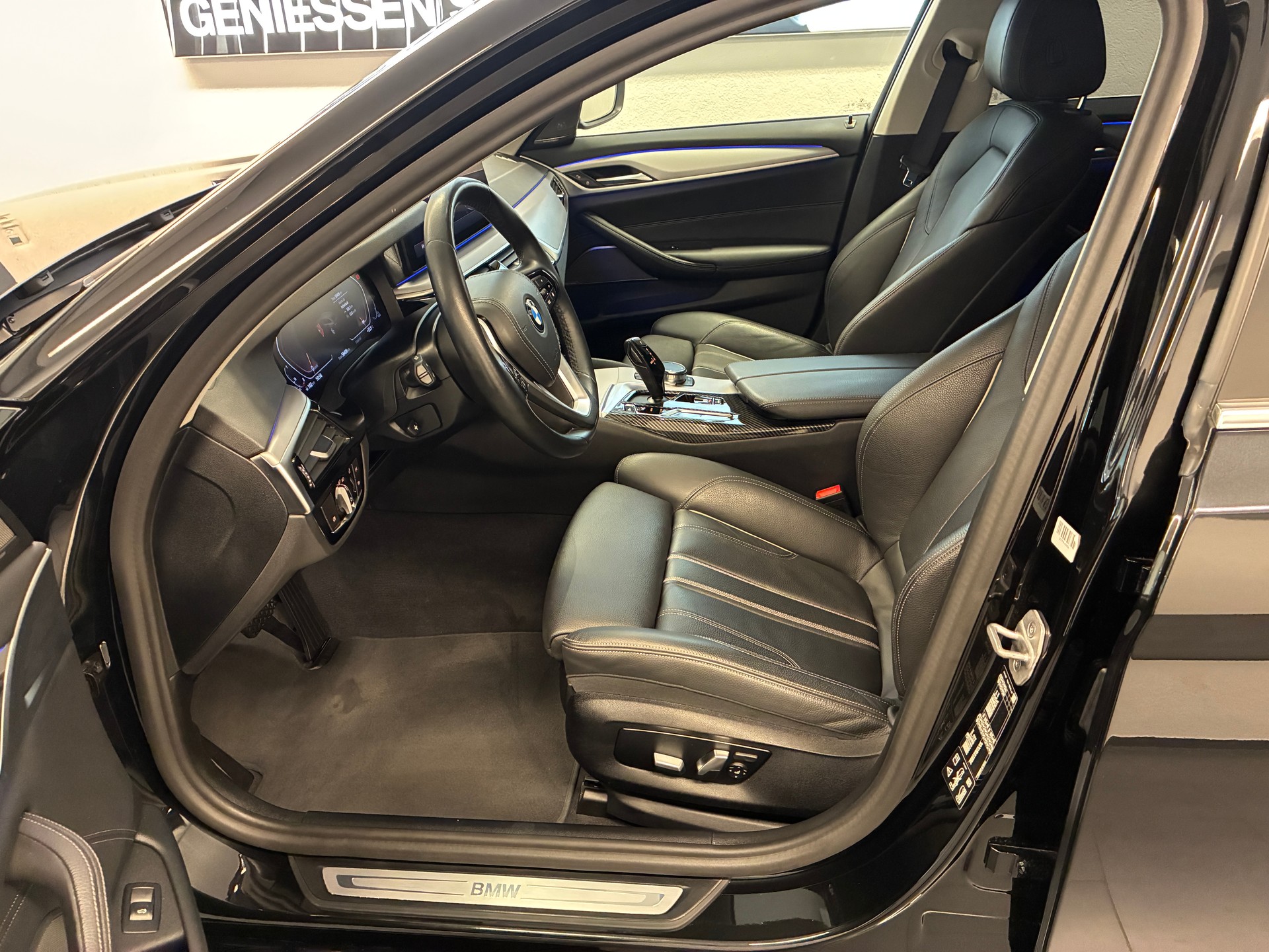 BMW 530d xDrive Touring-image-9