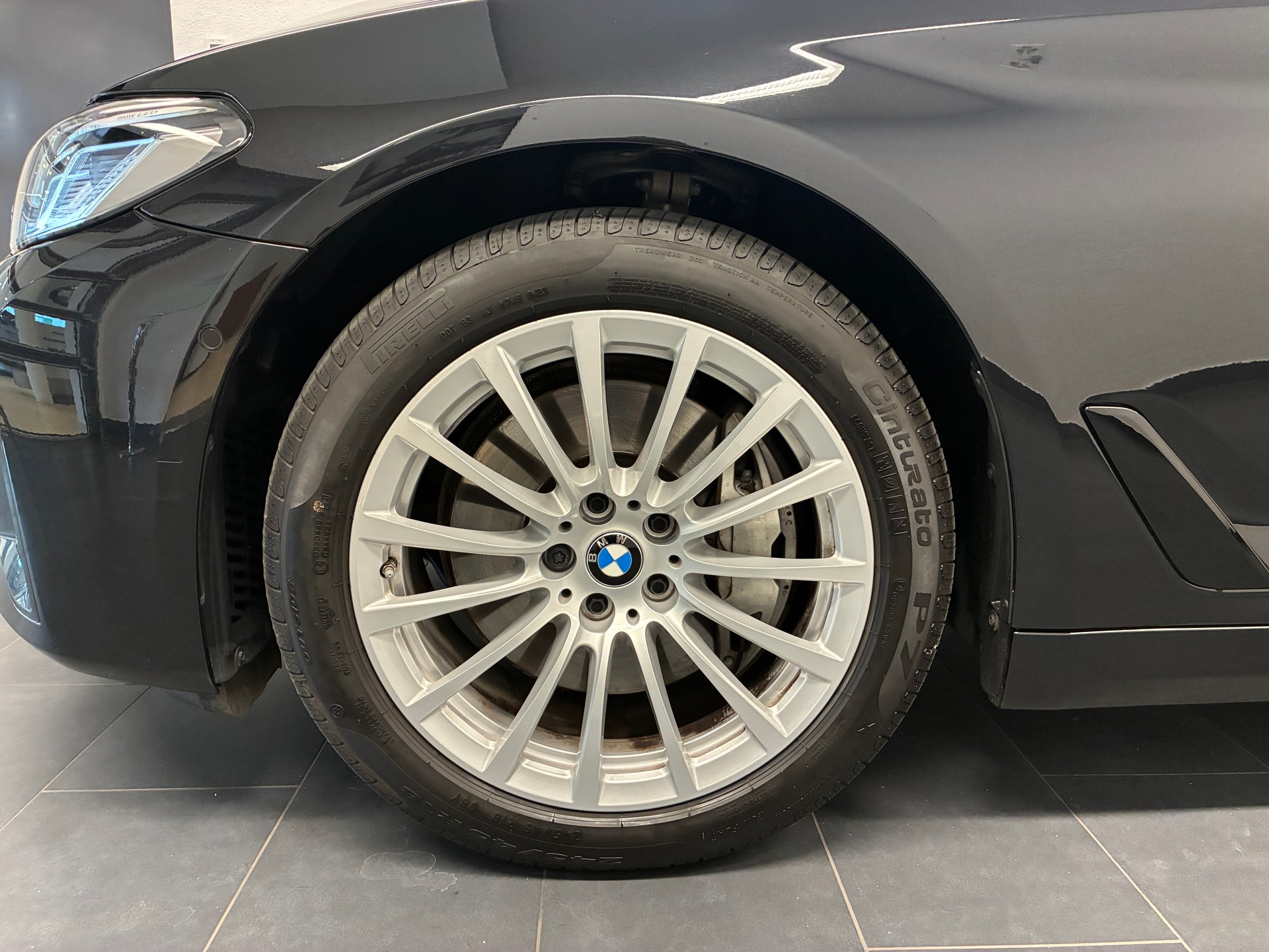 BMW 530d xDrive Touring-image-5