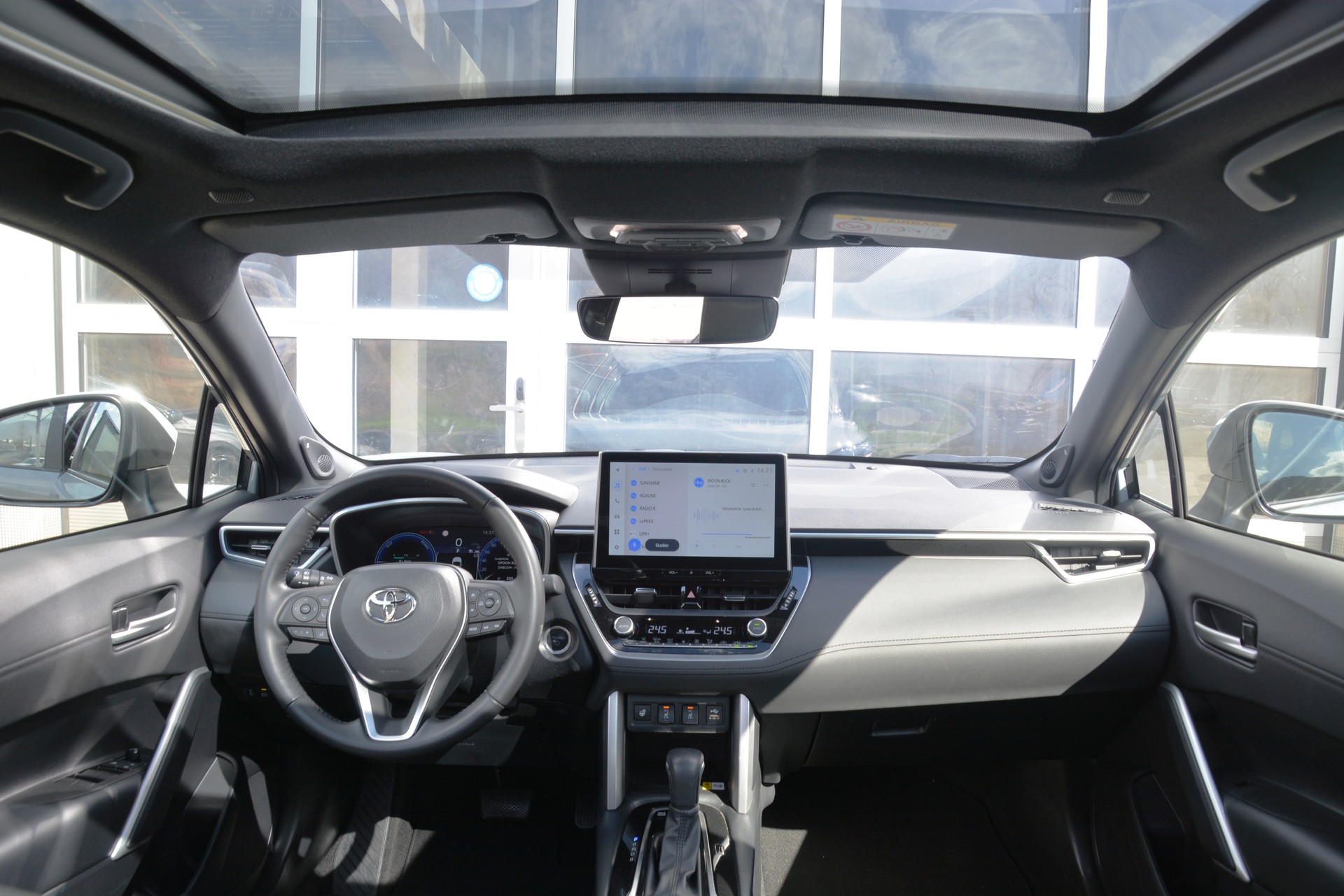 TOYOTA Corolla Cross 2.0 4WD Premium e-CVT-image-4