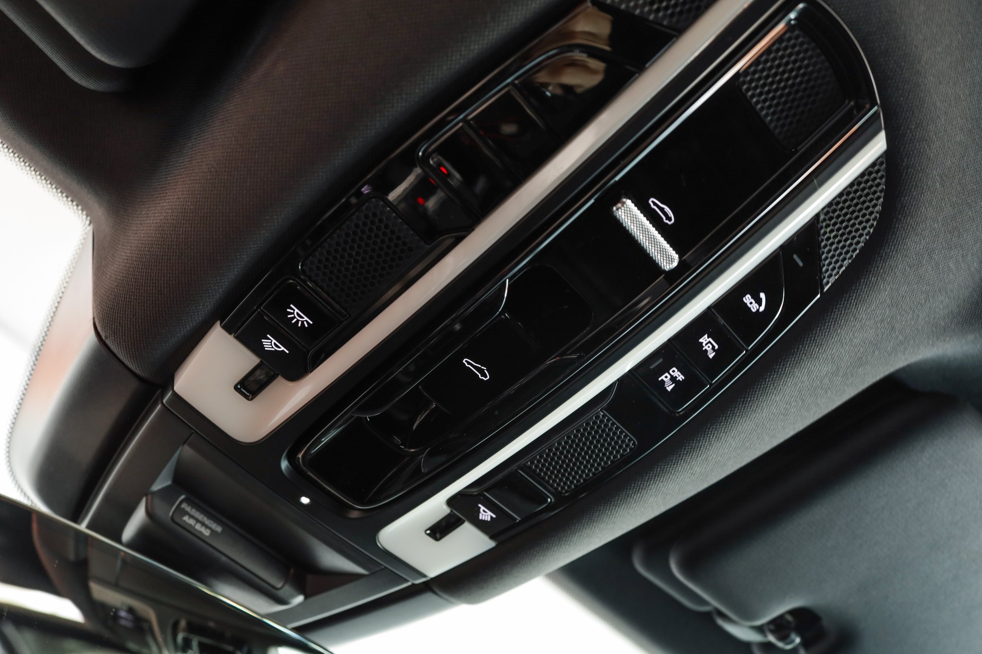 PORSCHE Cayenne-image-14
