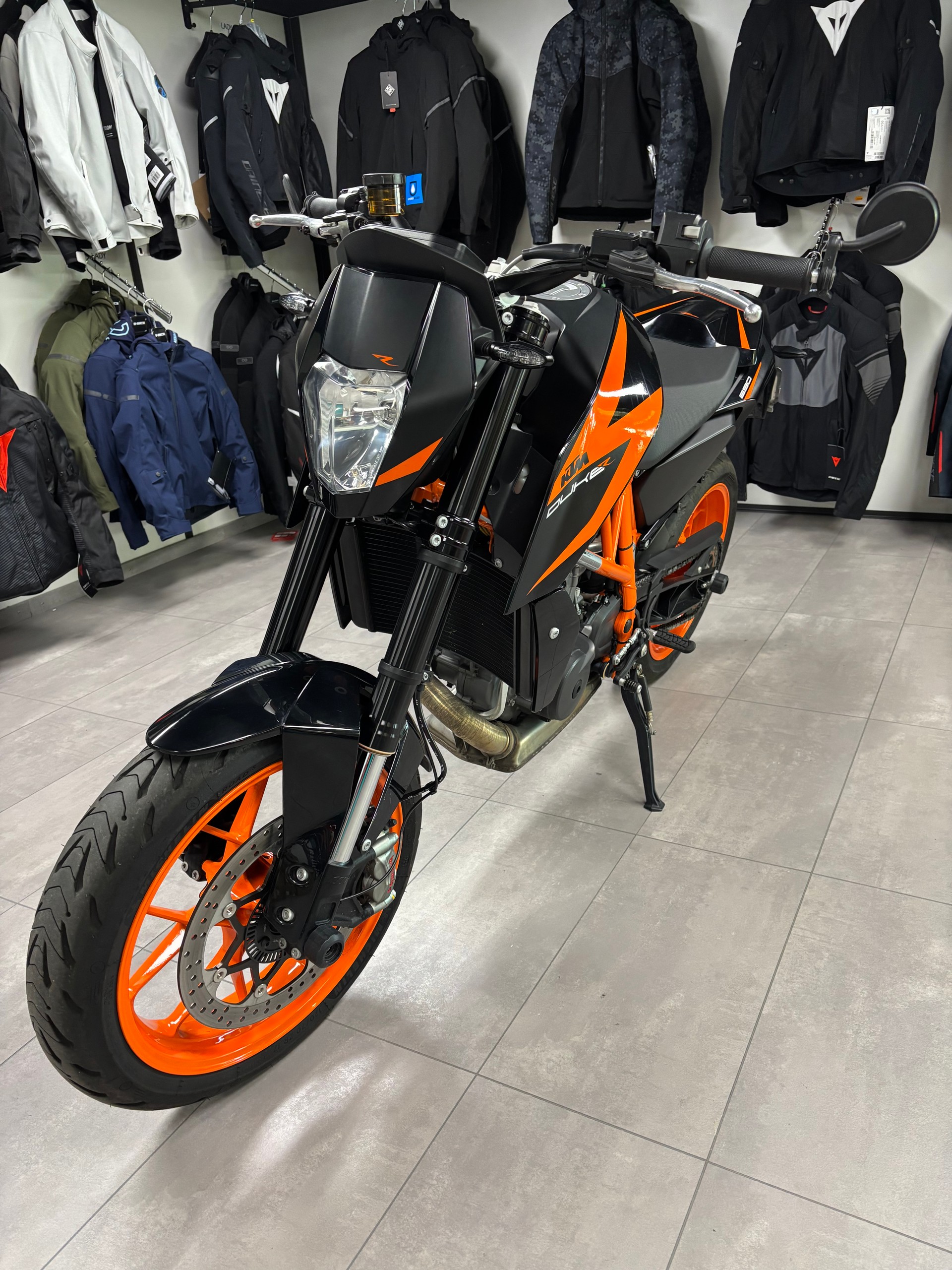 KTM 690 Duke R ABS-image-3