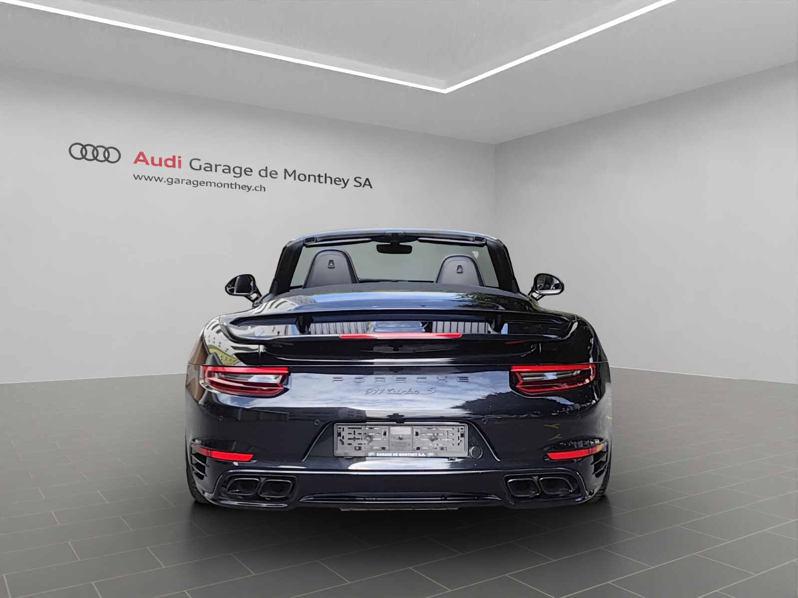PORSCHE 911 Turbo S Cabrio PDK-image-3