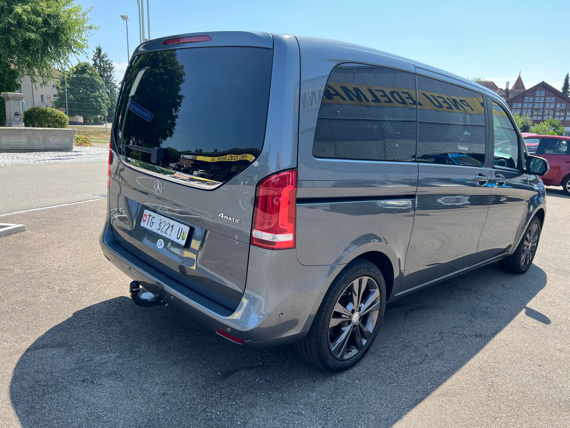 MERCEDES-BENZ V 220 d kompakt 4Matic 7G-Tronic-image-11