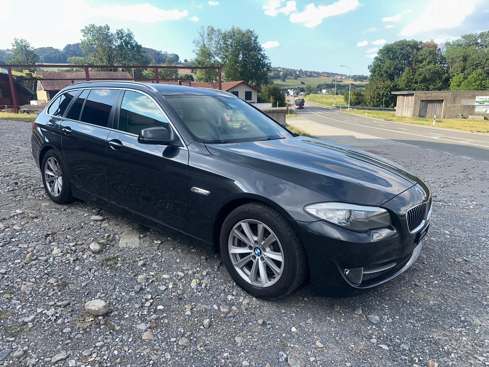BMW 523i Touring Steptronic-showroom-element-1