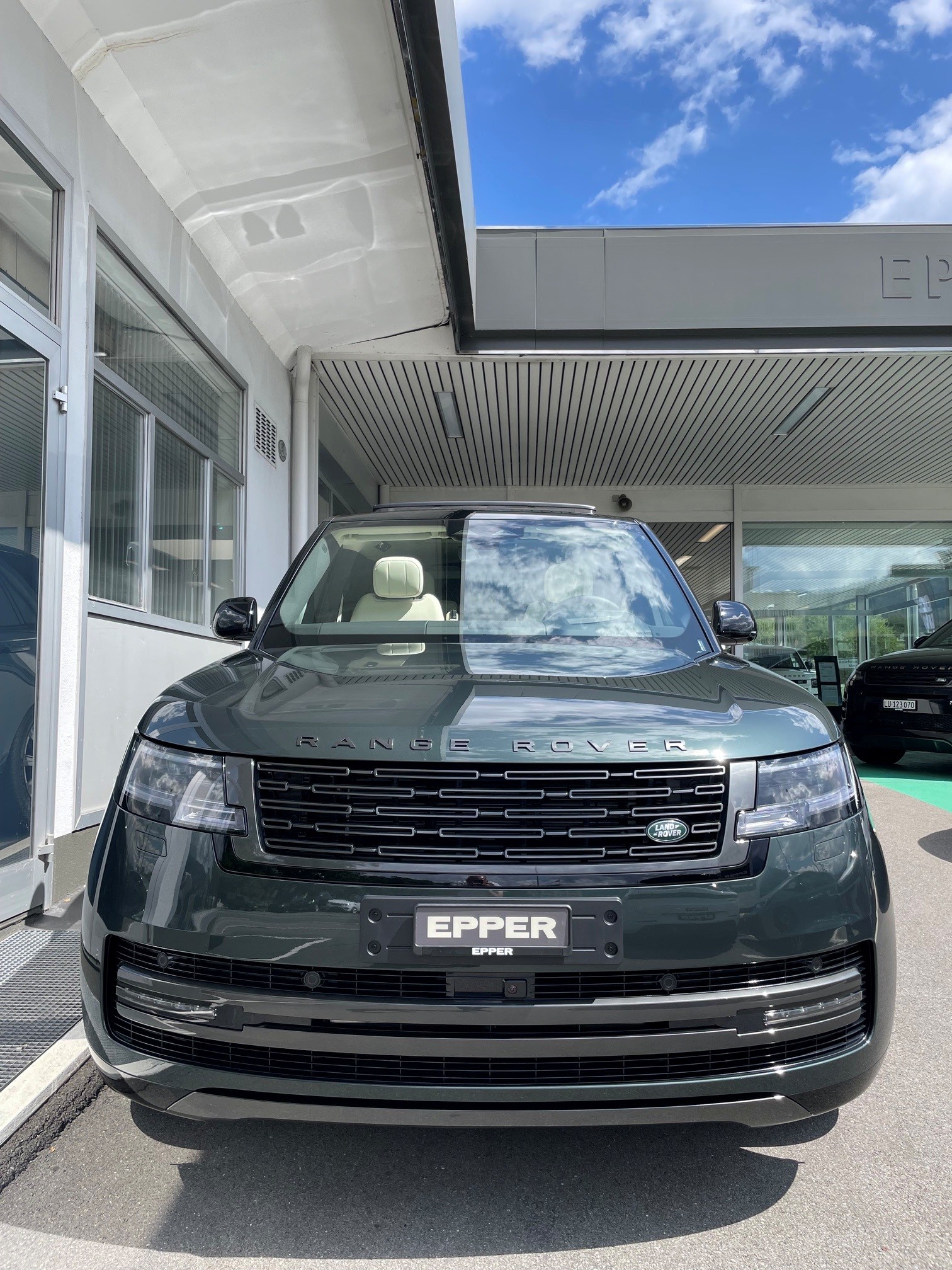LAND ROVER Range Rover 3.0 I6 P460e HSE-image-27