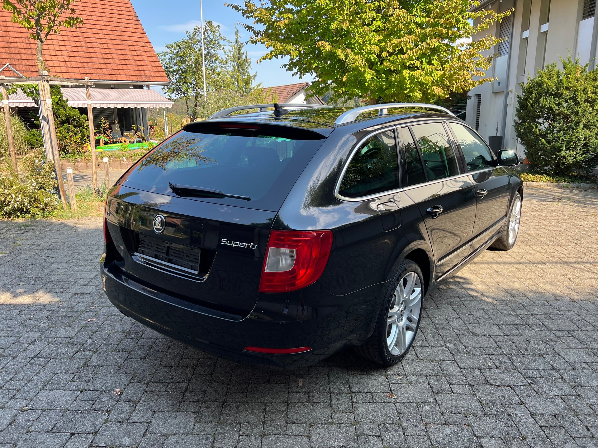 SKODA 1.8 TSI Elegance DSG-image-3