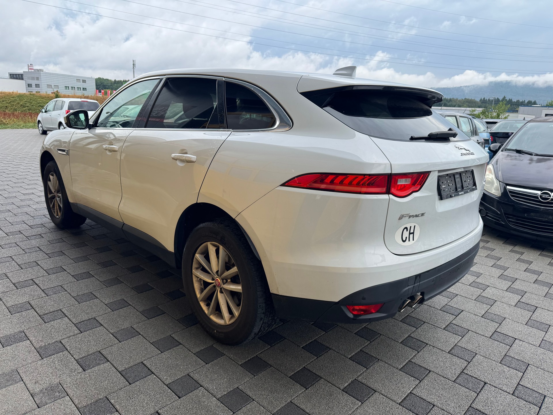 JAGUAR F-Pace 2.0d Prestige AWD Automatik-image-7