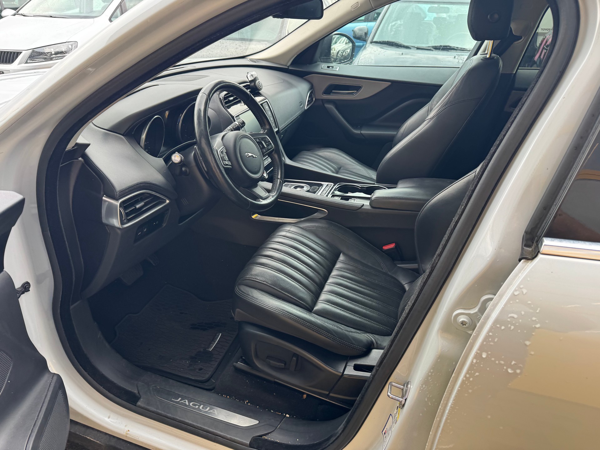 JAGUAR F-Pace 2.0d Prestige AWD Automatik-image-9