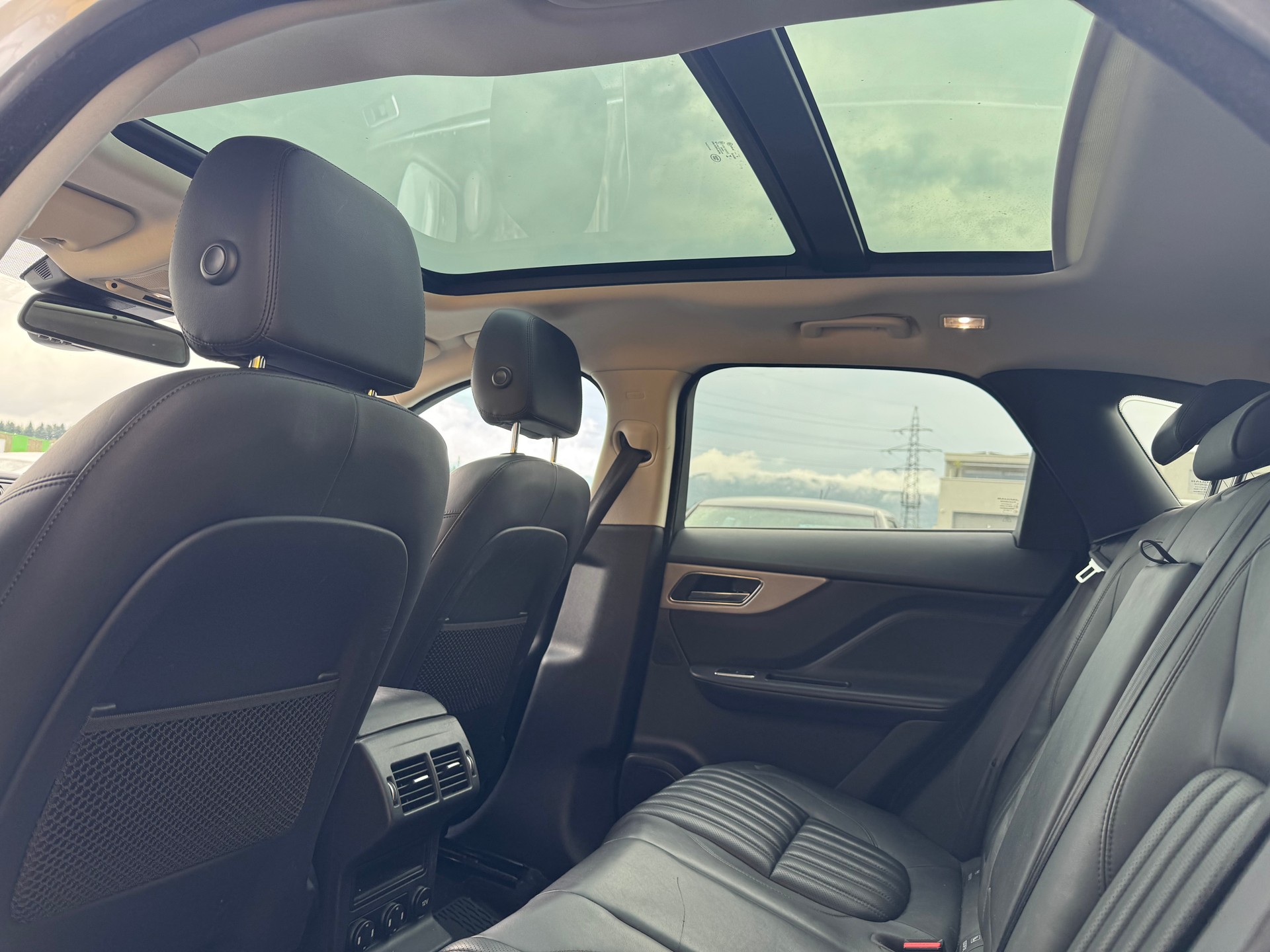 JAGUAR F-Pace 2.0d Prestige AWD Automatik-image-10