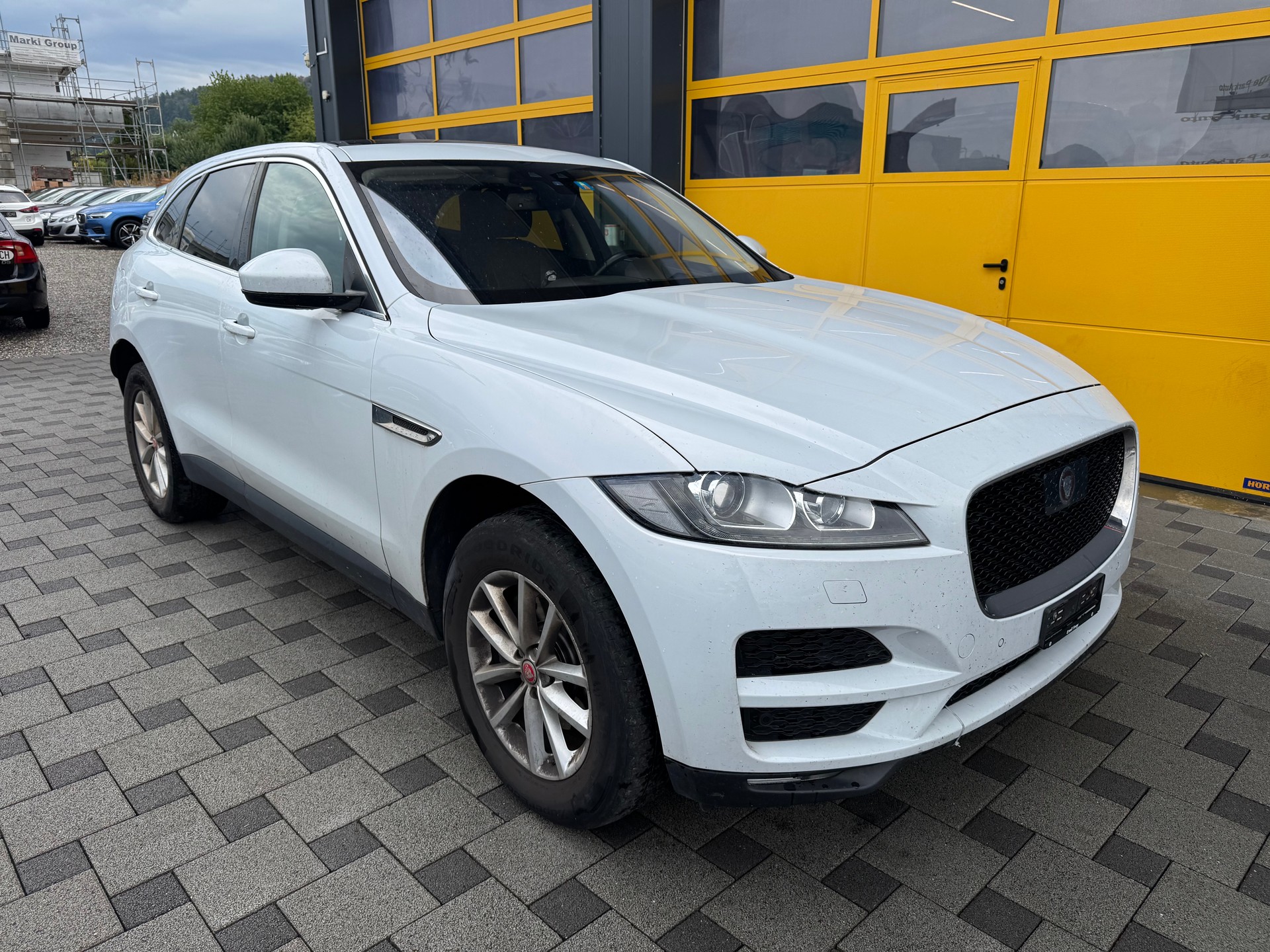 JAGUAR F-Pace 2.0d Prestige AWD Automatik-image-1
