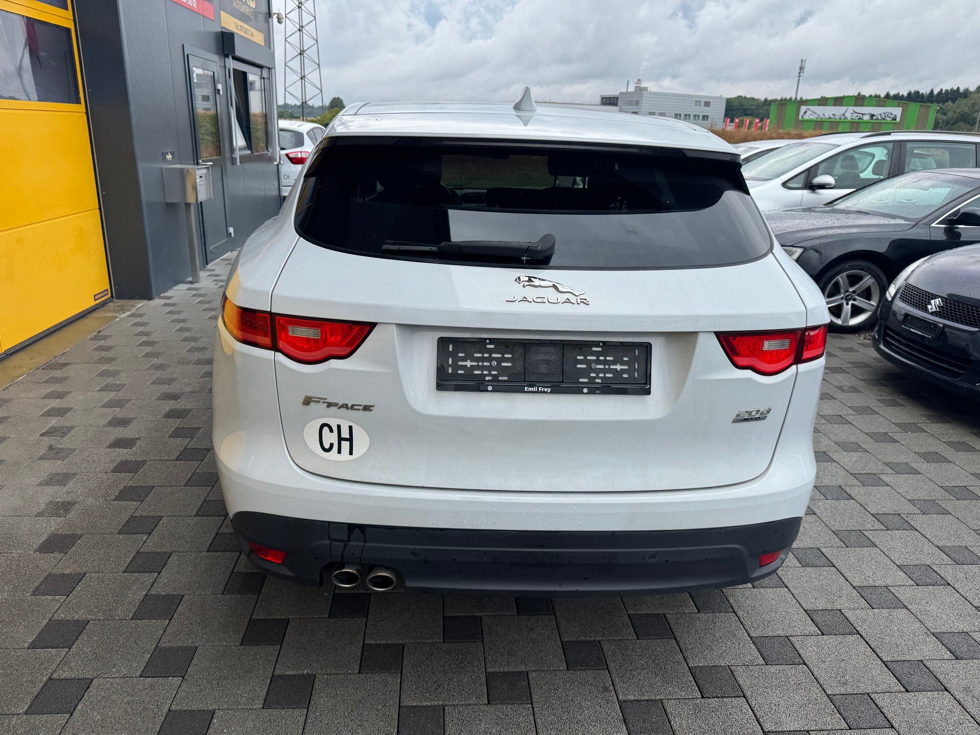 JAGUAR F-Pace 2.0d Prestige AWD Automatik-image-6
