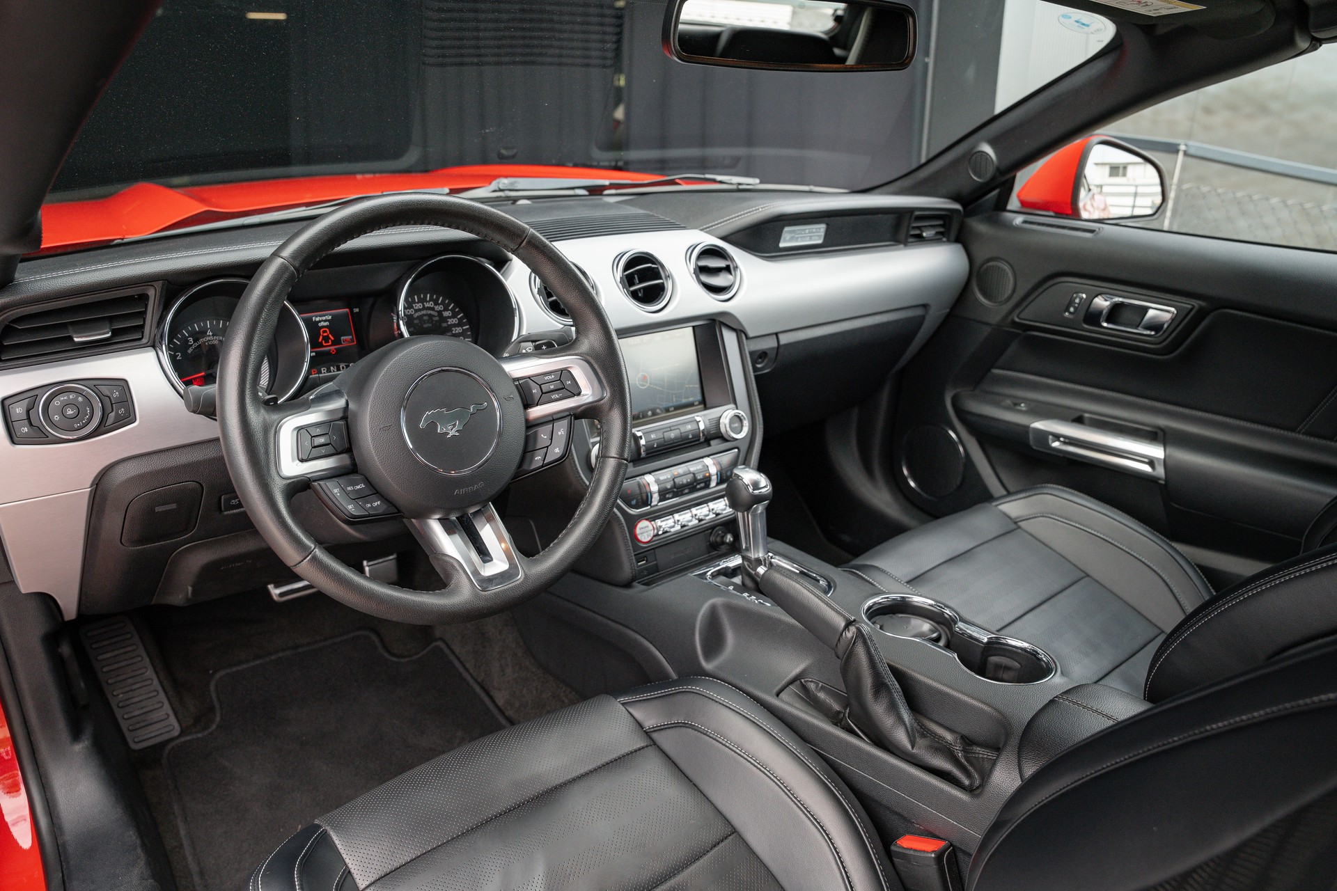 FORD Mustang Convertible 2.3 Automat-image-12