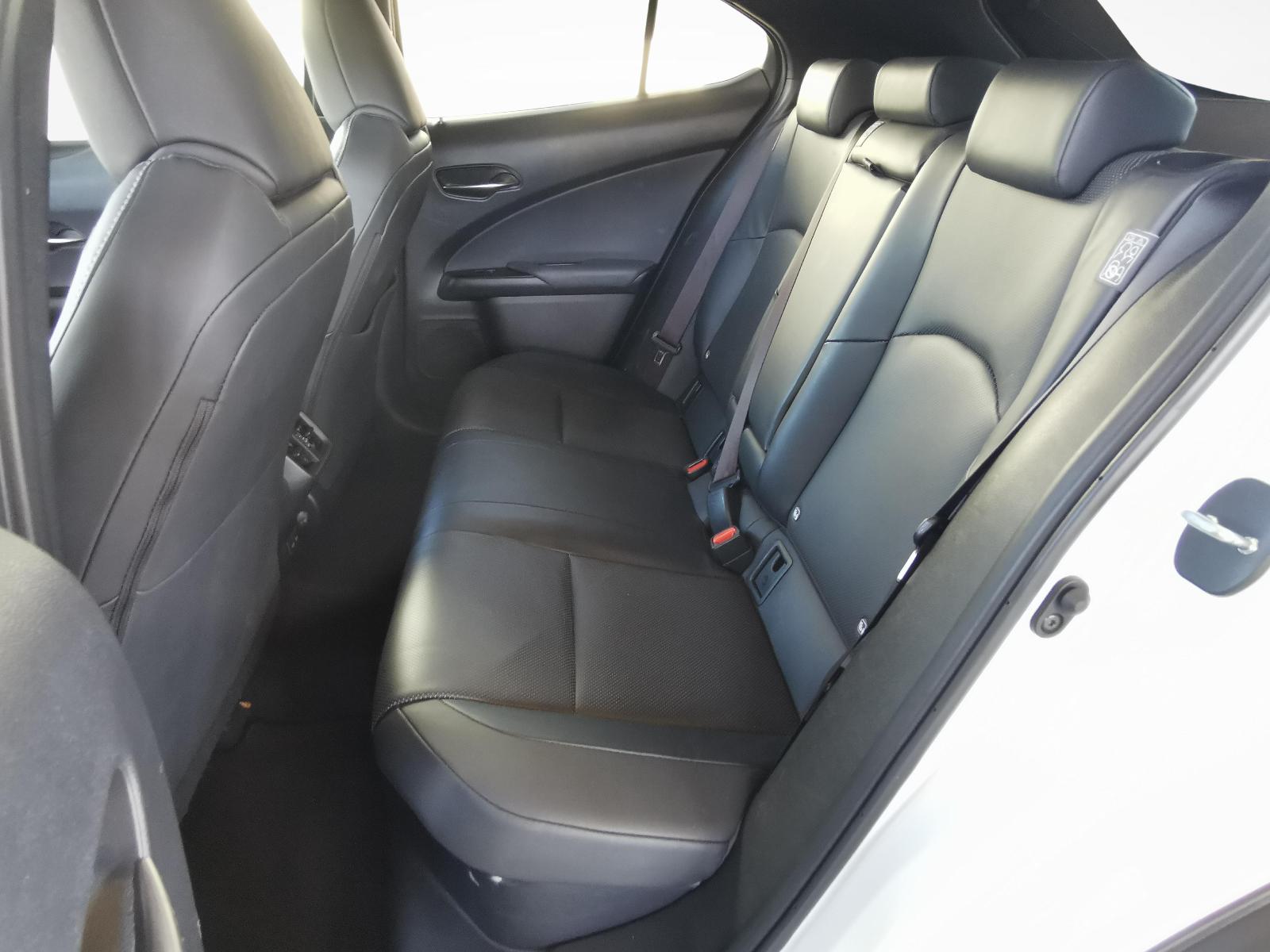 LEXUS UX 250h Comfort-image-7