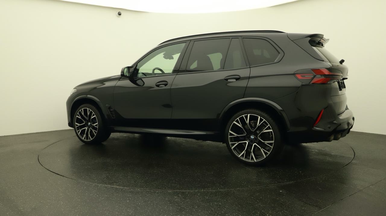 BMW X5M Competition-showroom-element-2