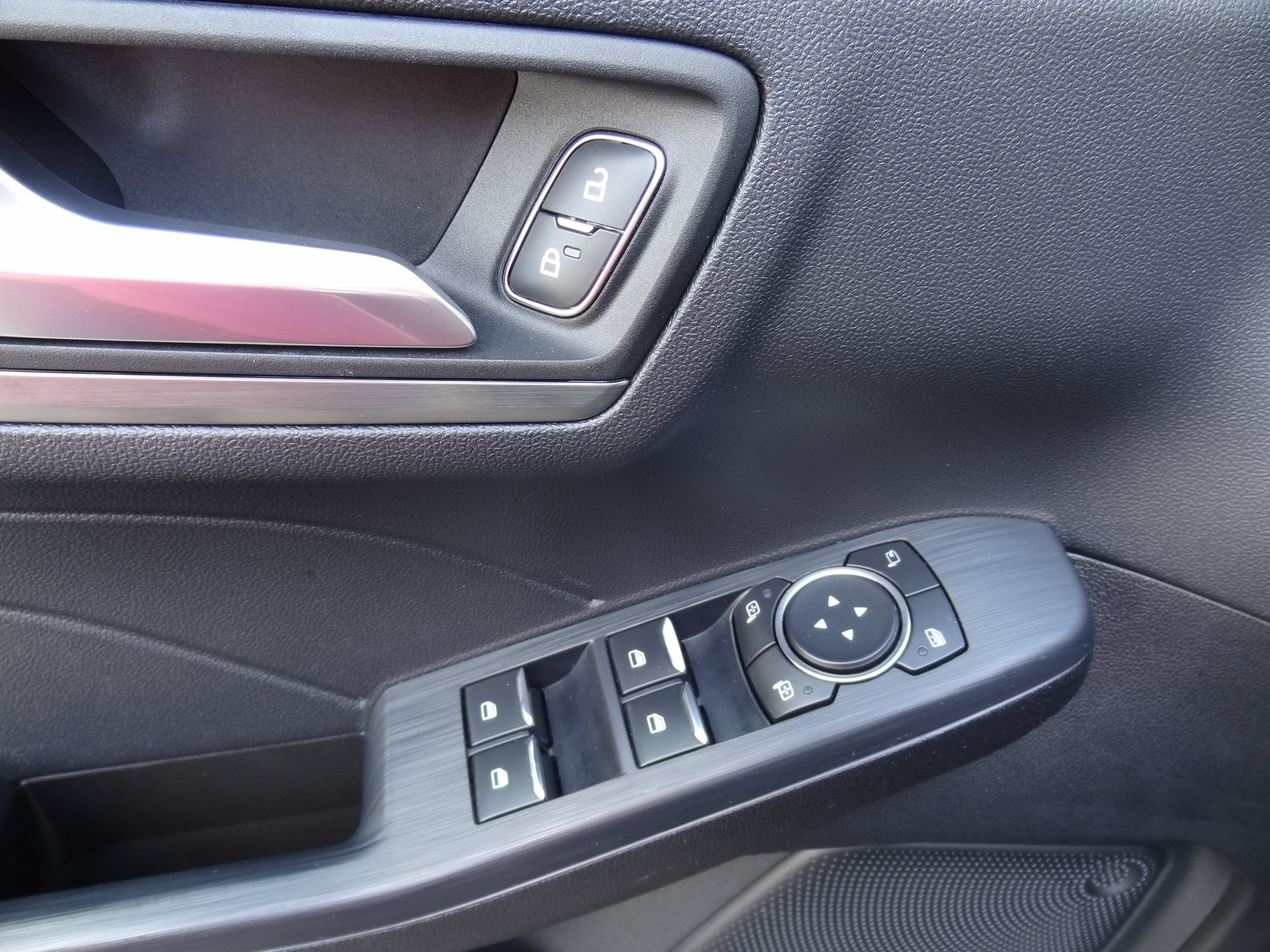 FORD Kuga 2.5 FHEV Titanium X 4WD-image-9