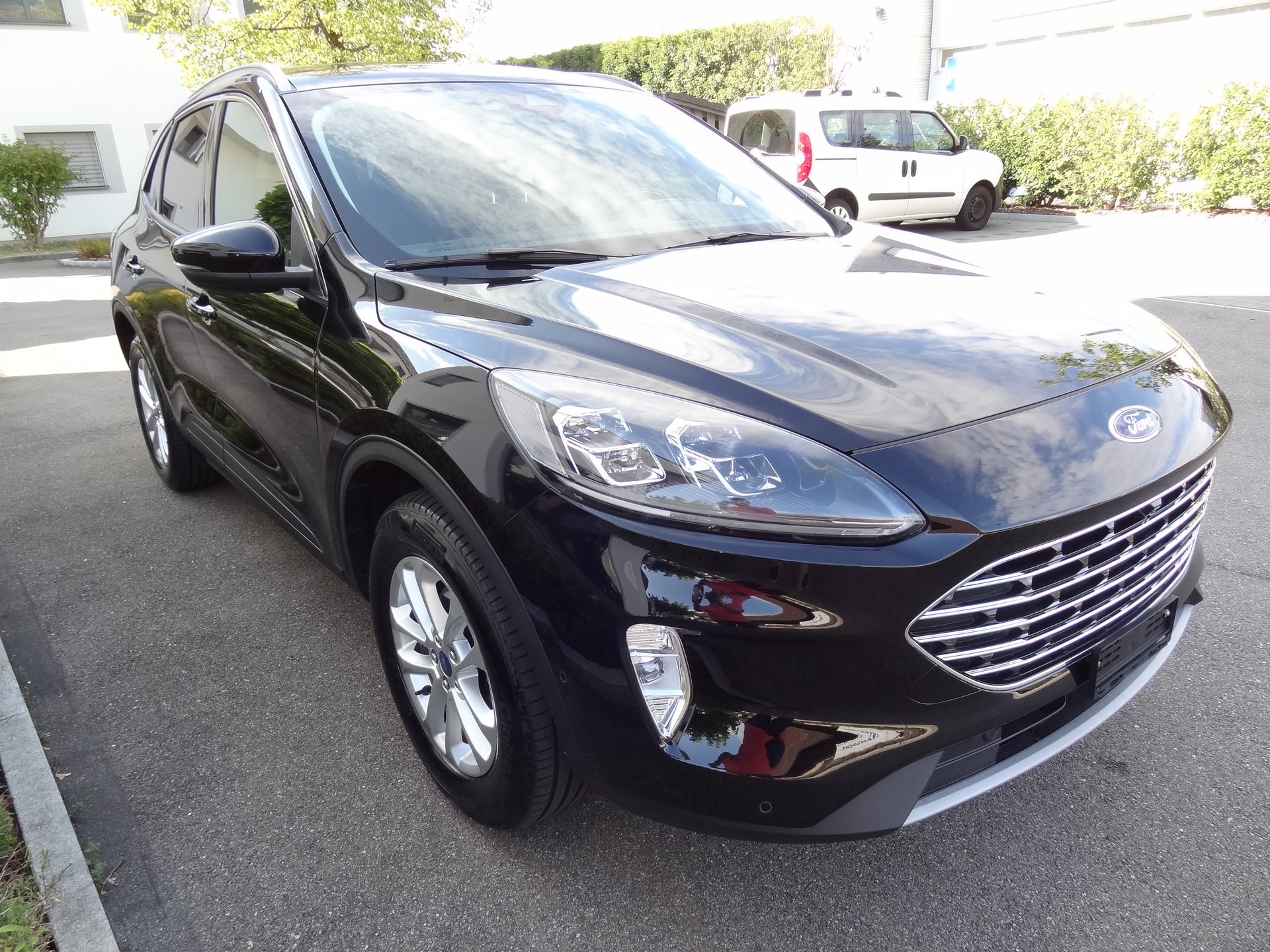 FORD Kuga 2.5 FHEV Titanium X 4WD-image-5