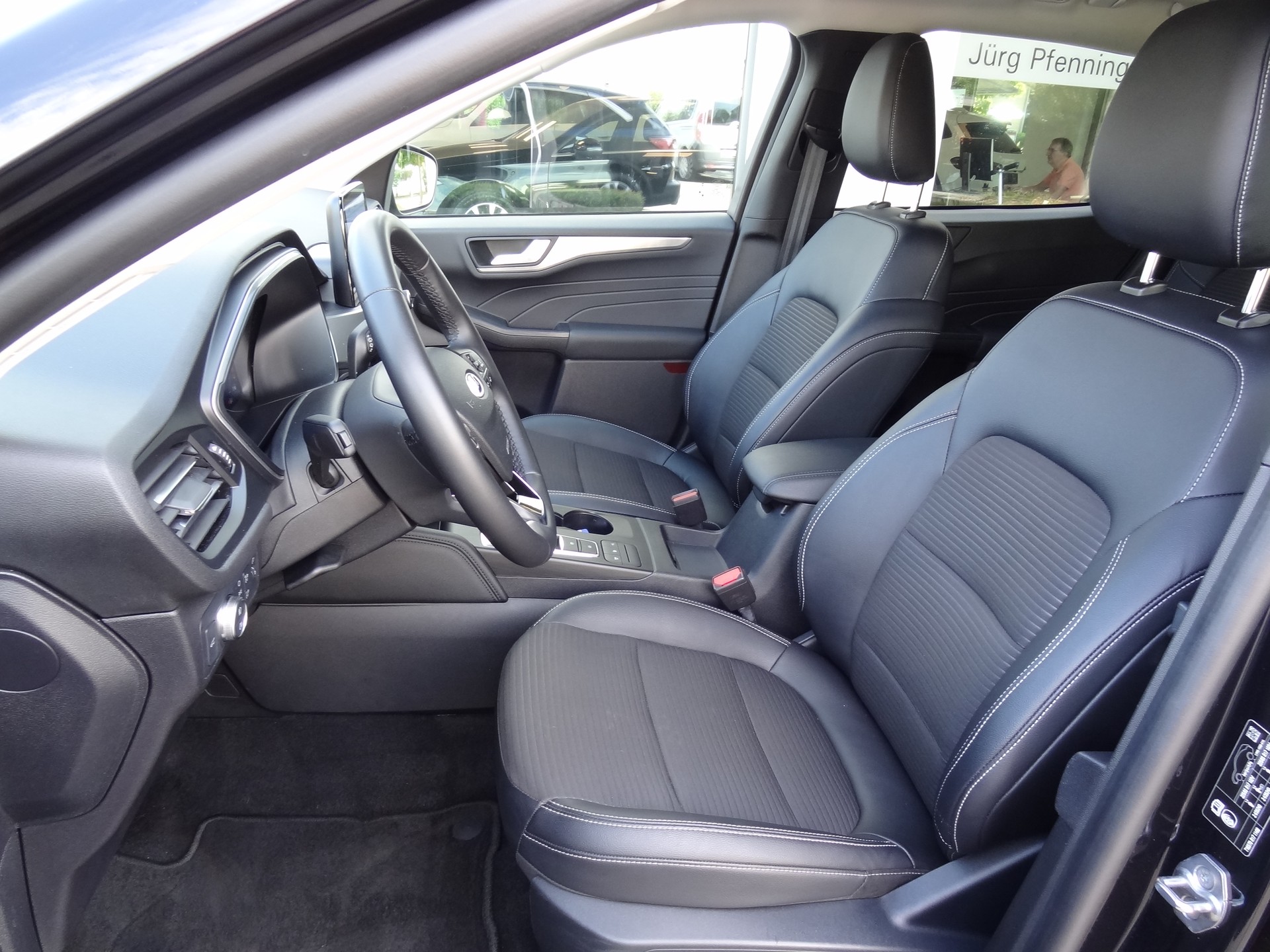 FORD Kuga 2.5 FHEV Titanium X 4WD-image-8