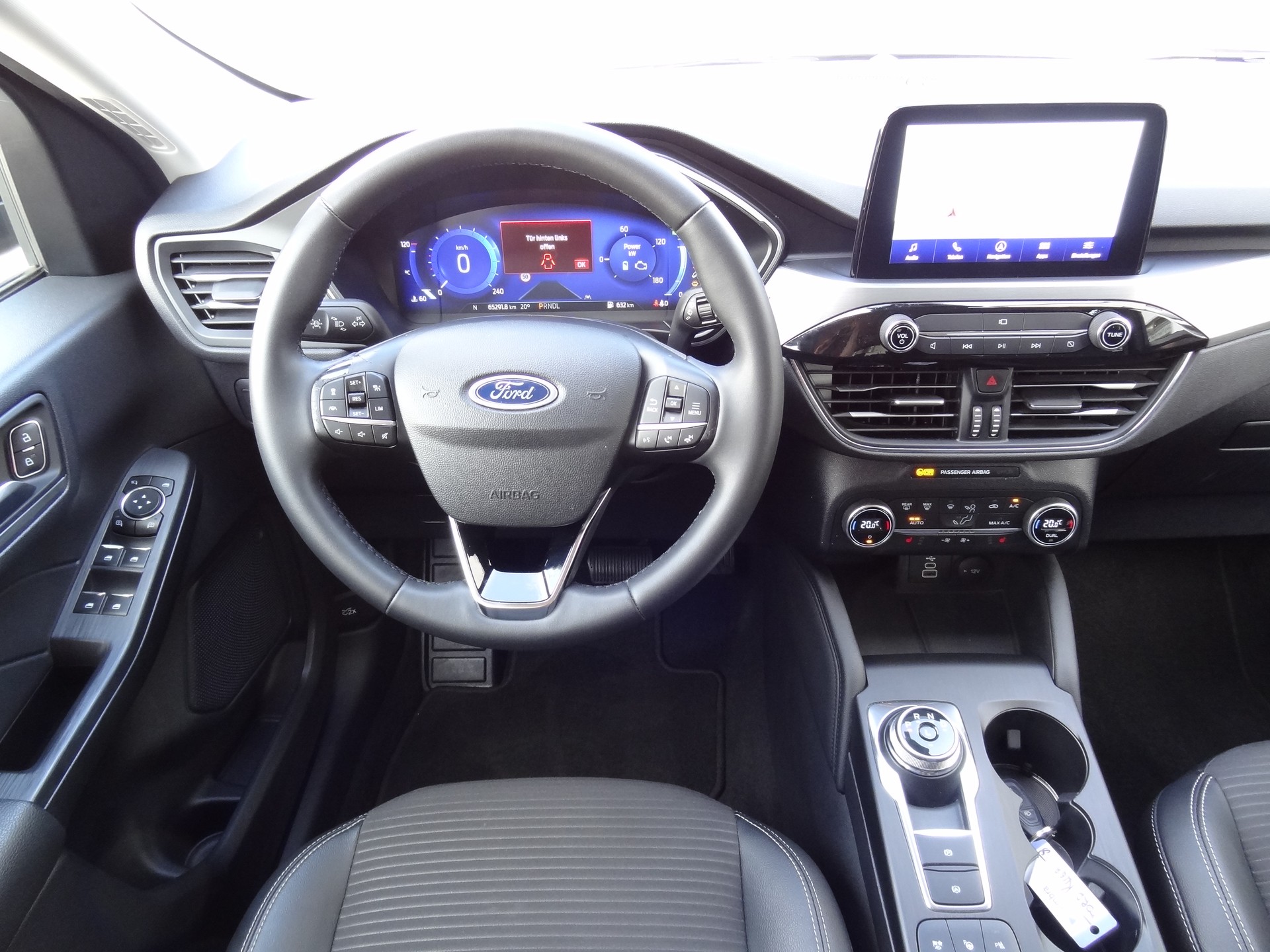 FORD Kuga 2.5 FHEV Titanium X 4WD-image-13