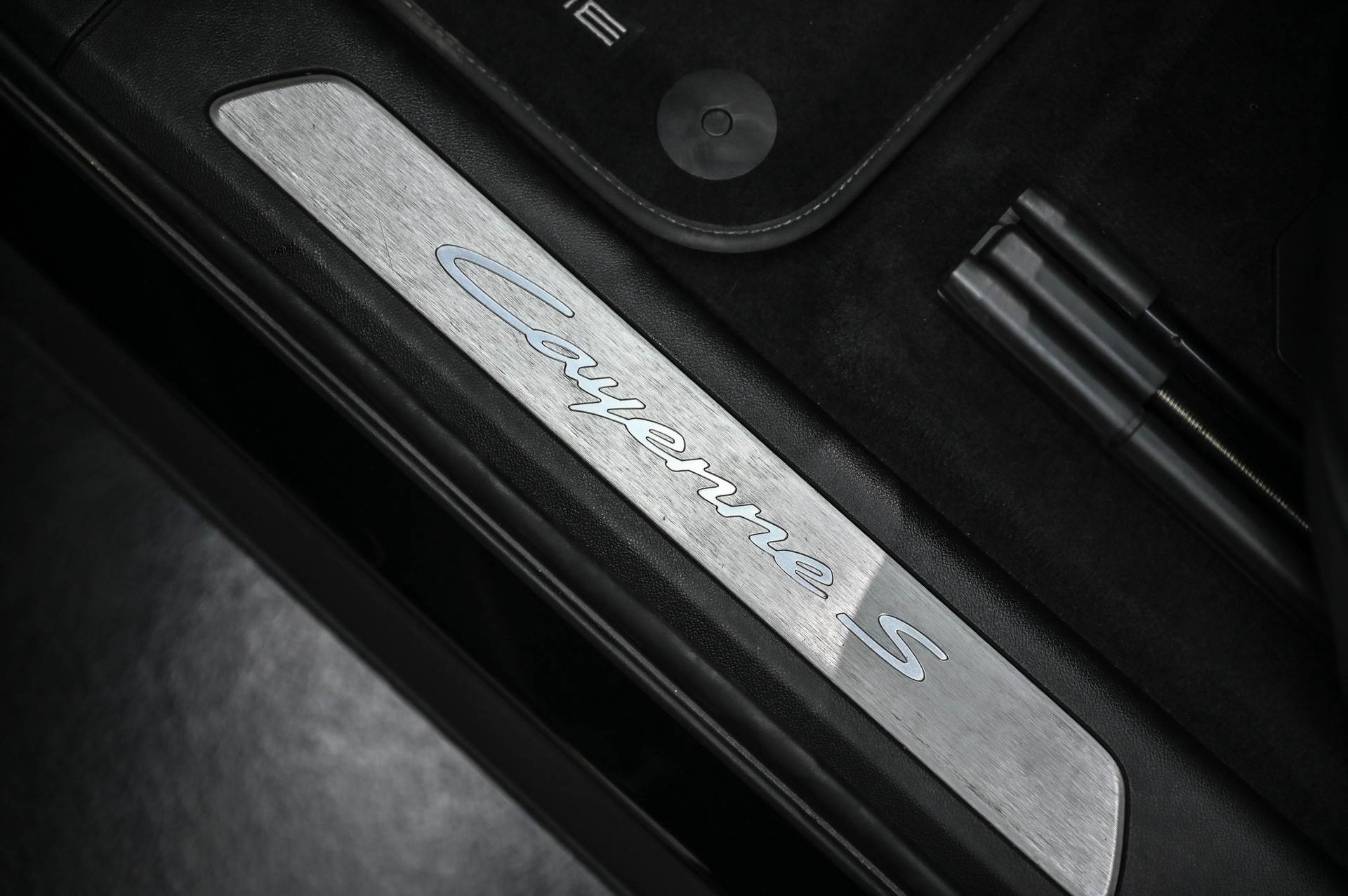 PORSCHE Cayenne S E-Hybrid-image-18