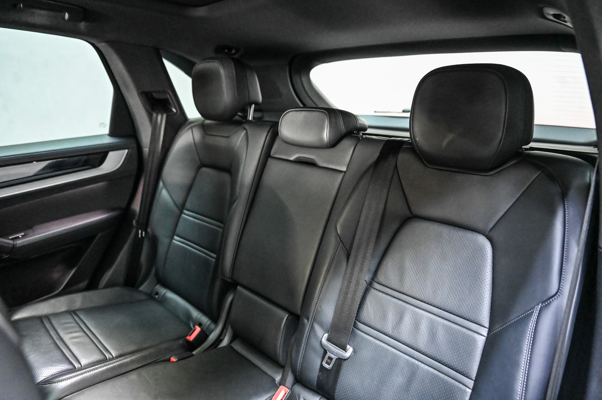PORSCHE Cayenne S E-Hybrid-image-32