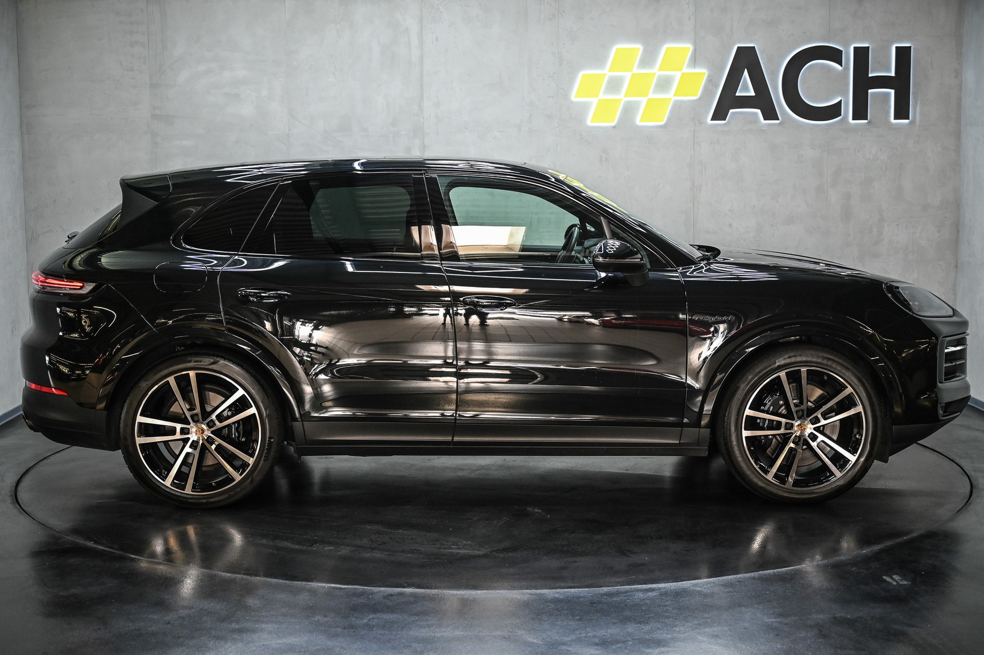 PORSCHE Cayenne S E-Hybrid-image-10