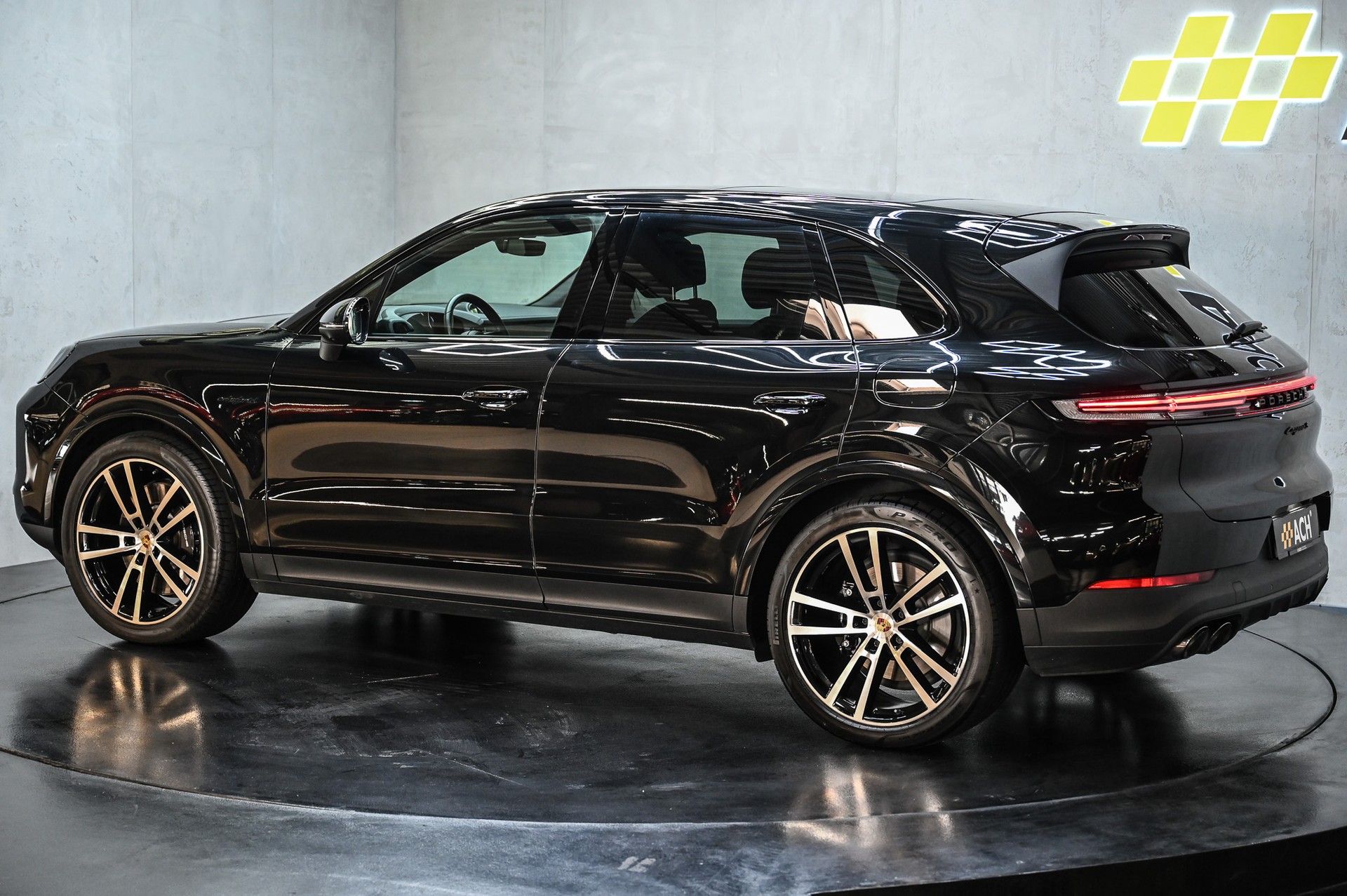 PORSCHE Cayenne S E-Hybrid-image-5