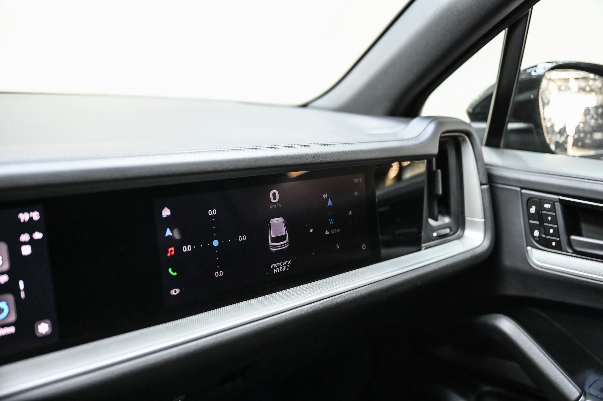 PORSCHE Cayenne S E-Hybrid-image-26