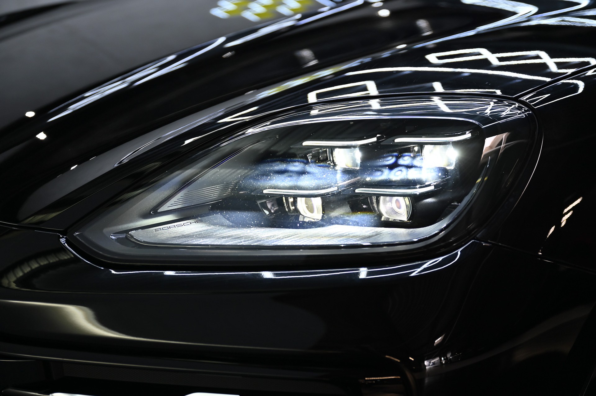 PORSCHE Cayenne S E-Hybrid-image-16