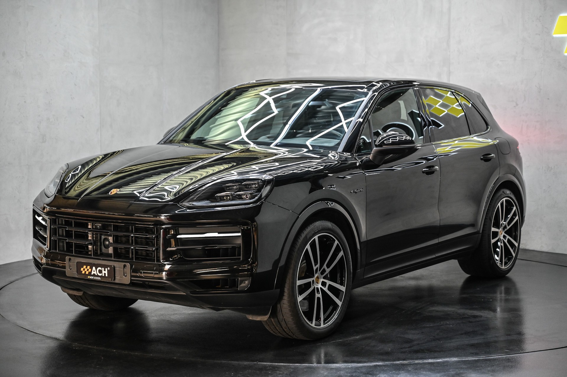 PORSCHE Cayenne S E-Hybrid-showroom-element-2