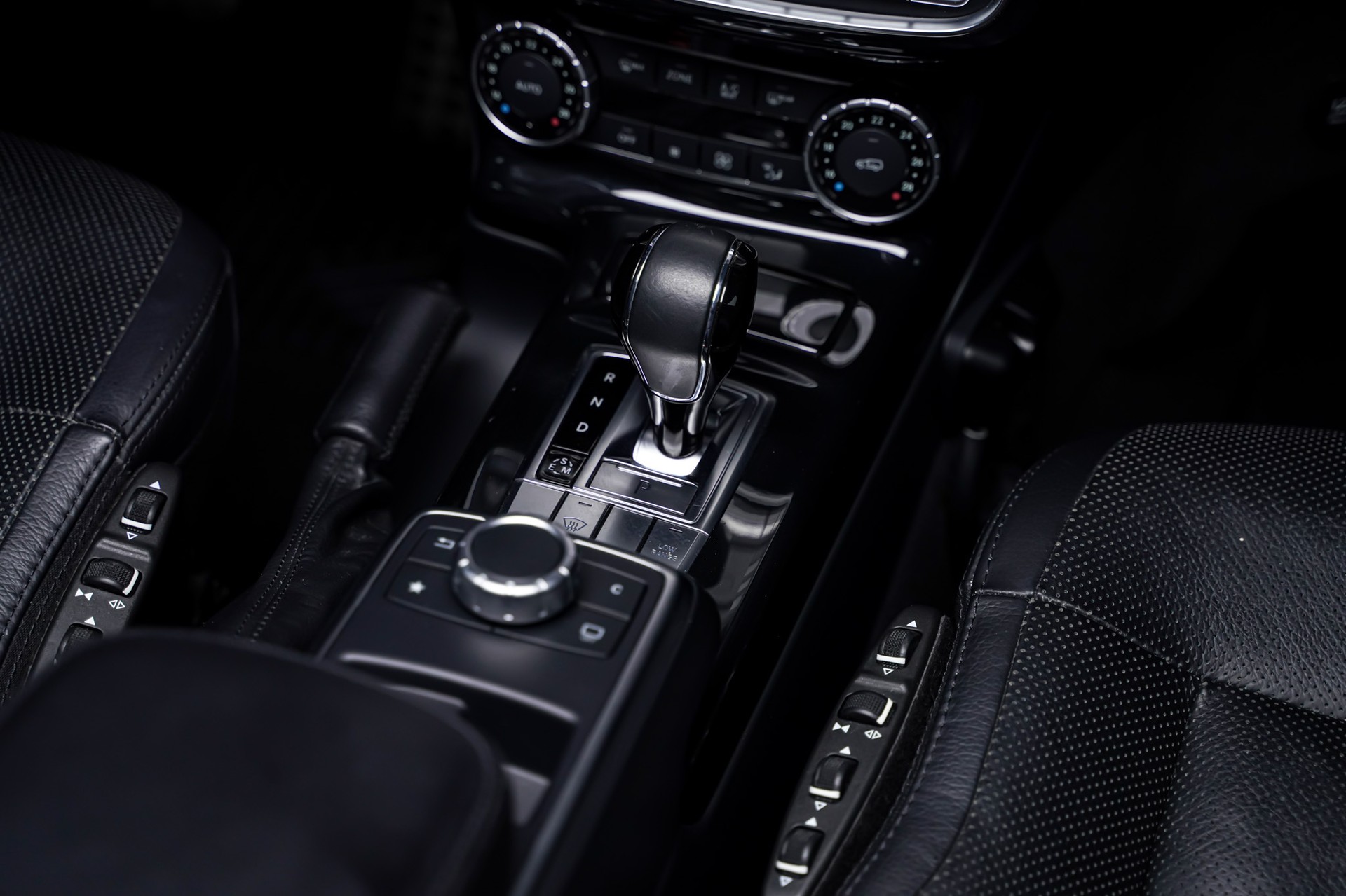 MERCEDES-BENZ G 350 d 7G-Tronic-image-21