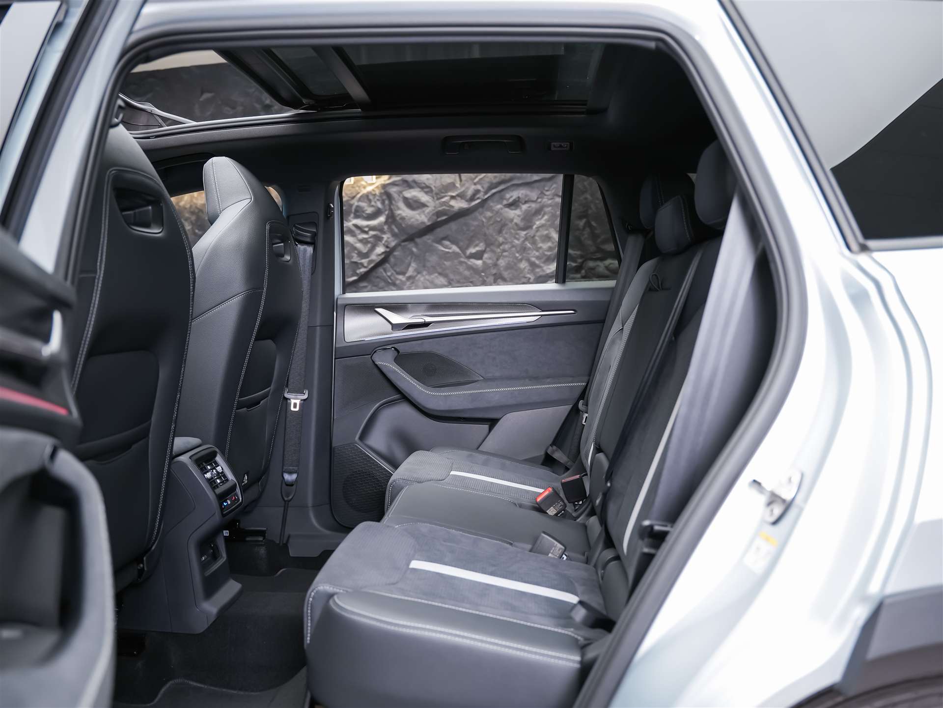 SKODA Kodiaq 2.0 TDI Sportline 4x4 *Panorama*Matrix LED*Anhängerkupplung*-image-14