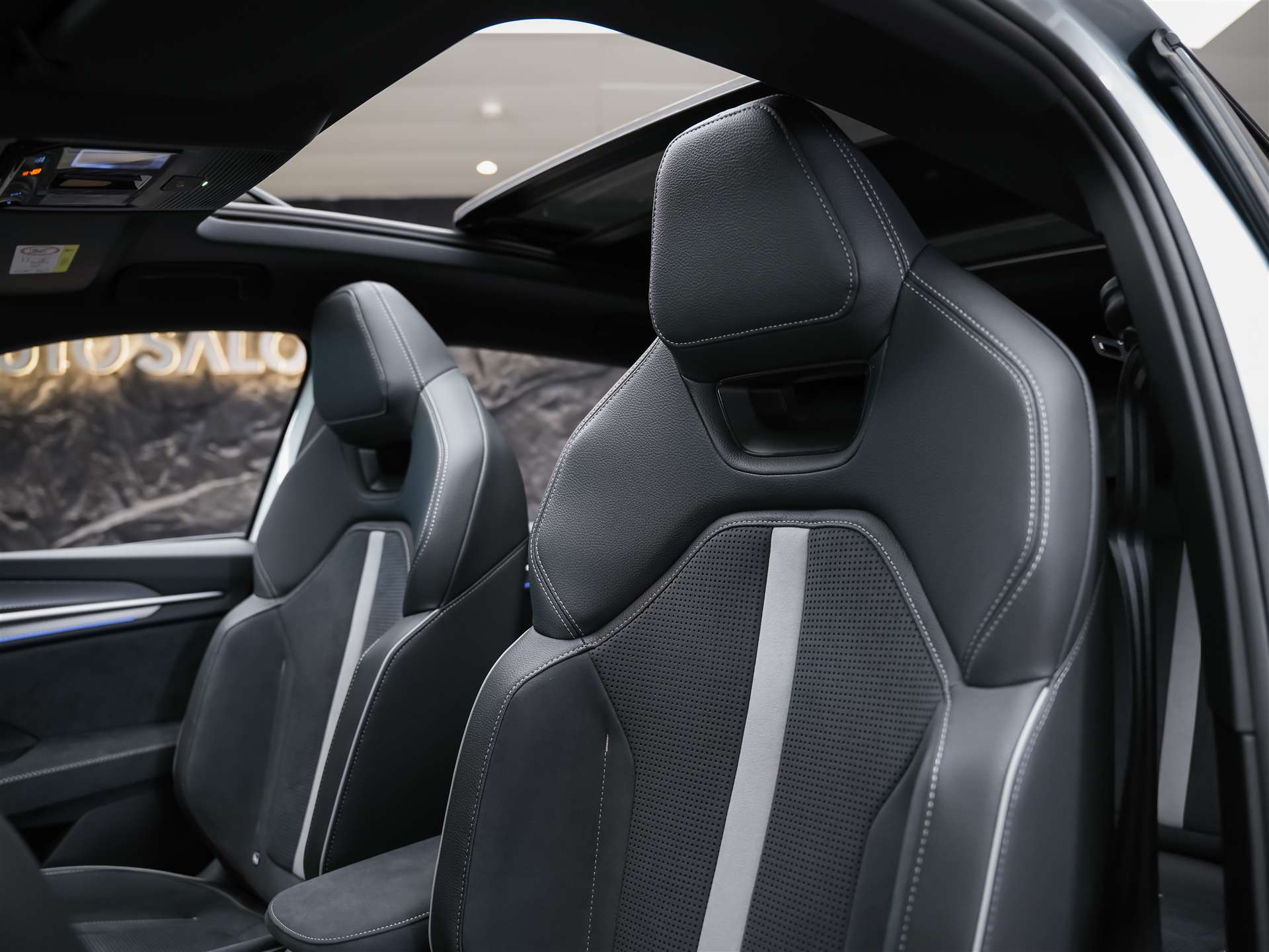 SKODA Kodiaq 2.0 TDI Sportline 4x4 *Panorama*Matrix LED*Anhängerkupplung*-image-10
