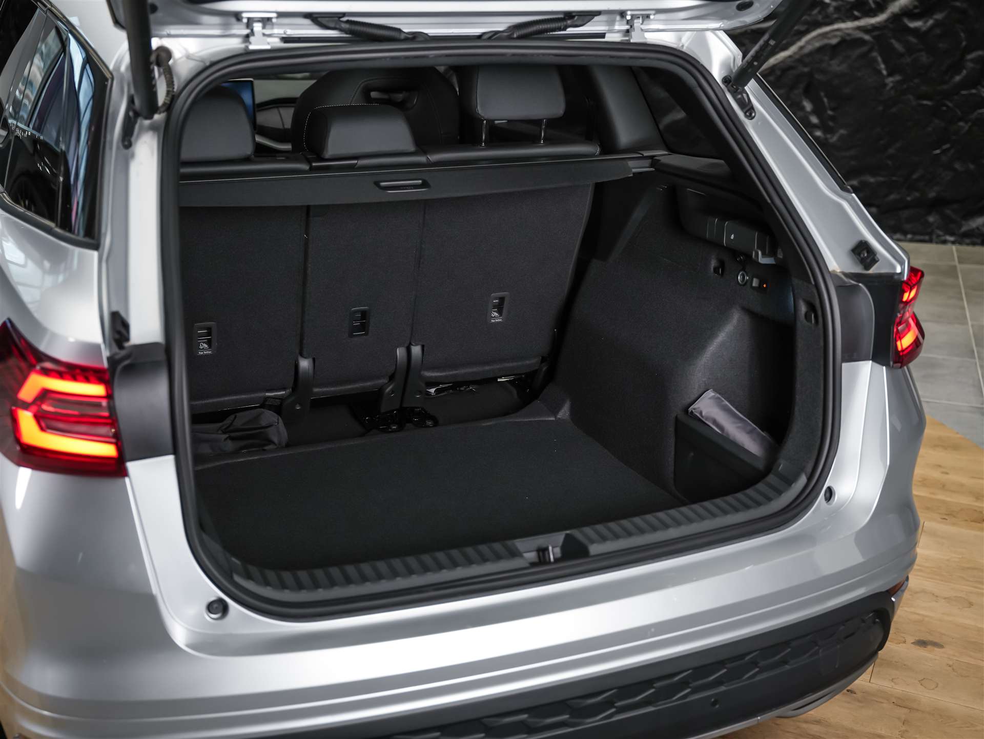 SKODA Kodiaq 2.0 TDI Sportline 4x4 *Panorama*Matrix LED*Anhängerkupplung*-image-47