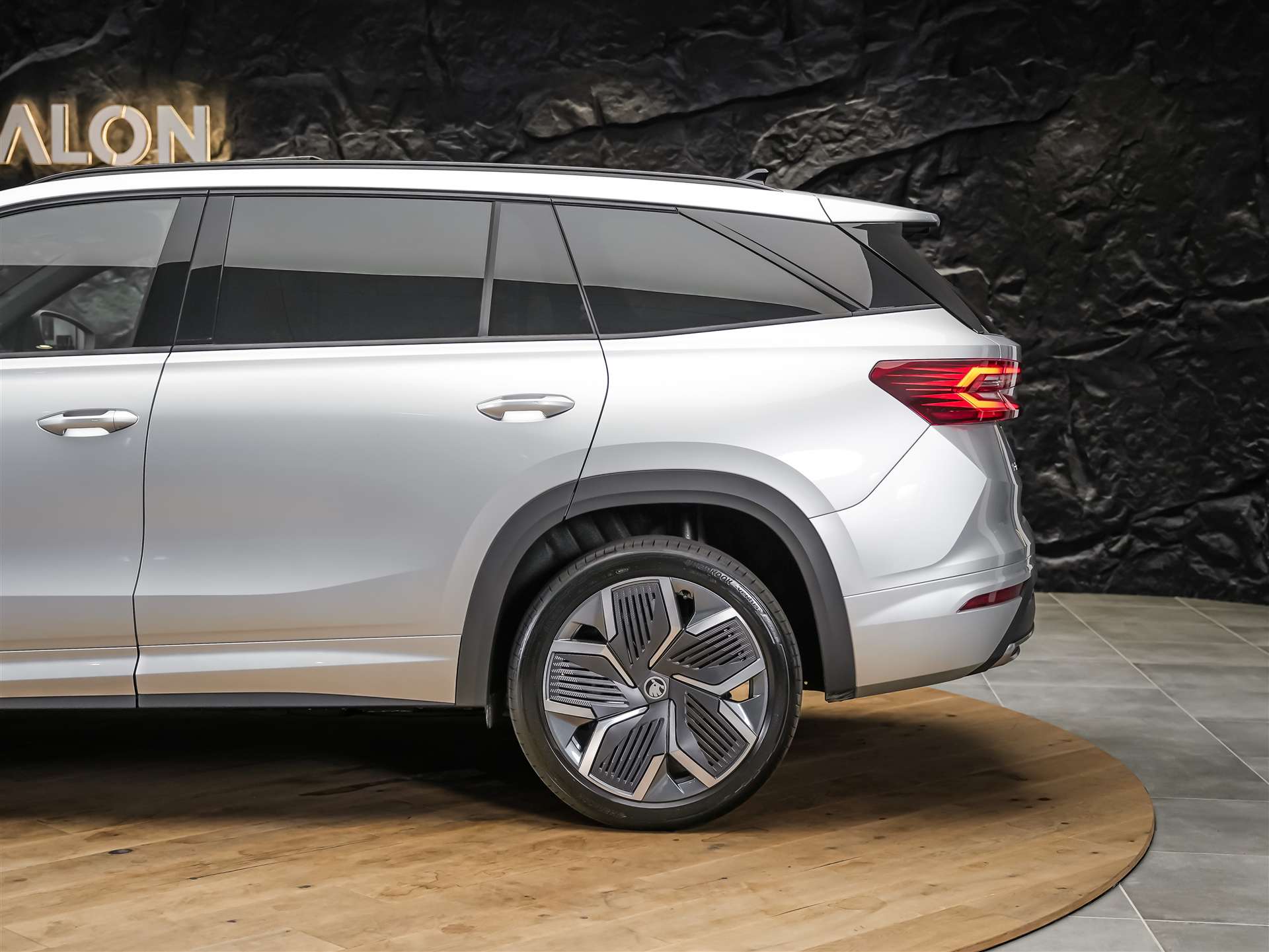SKODA Kodiaq 2.0 TDI Sportline 4x4 *Panorama*Matrix LED*Anhängerkupplung*-image-20