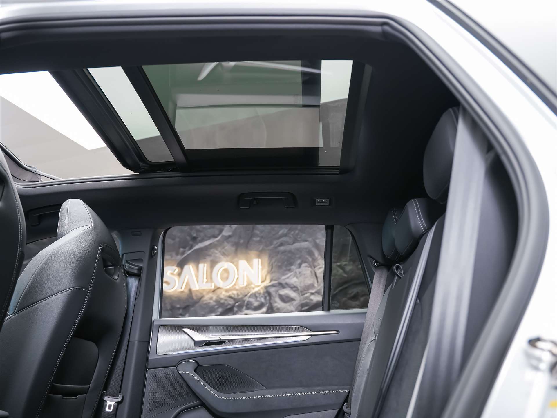 SKODA Kodiaq 2.0 TDI Sportline 4x4 *Panorama*Matrix LED*Anhängerkupplung*-image-13